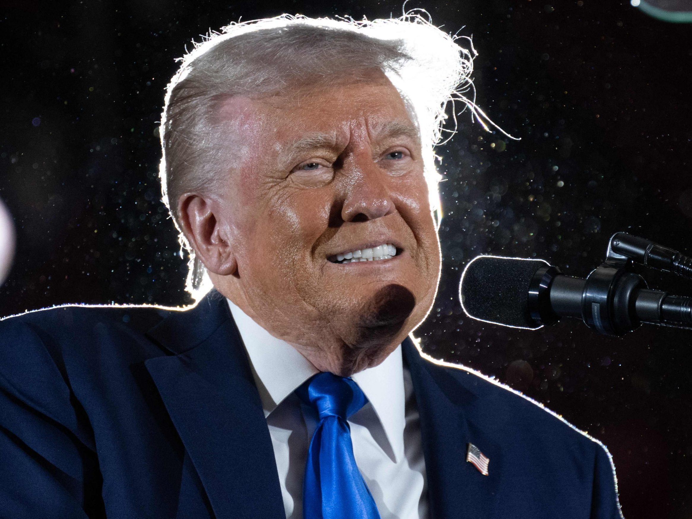Trump ist sich "nicht sicher", ob er sich an die Verfassung halten muss. Trump ist sich "nicht sicher", ob er sich an die Verfassung halten muss.