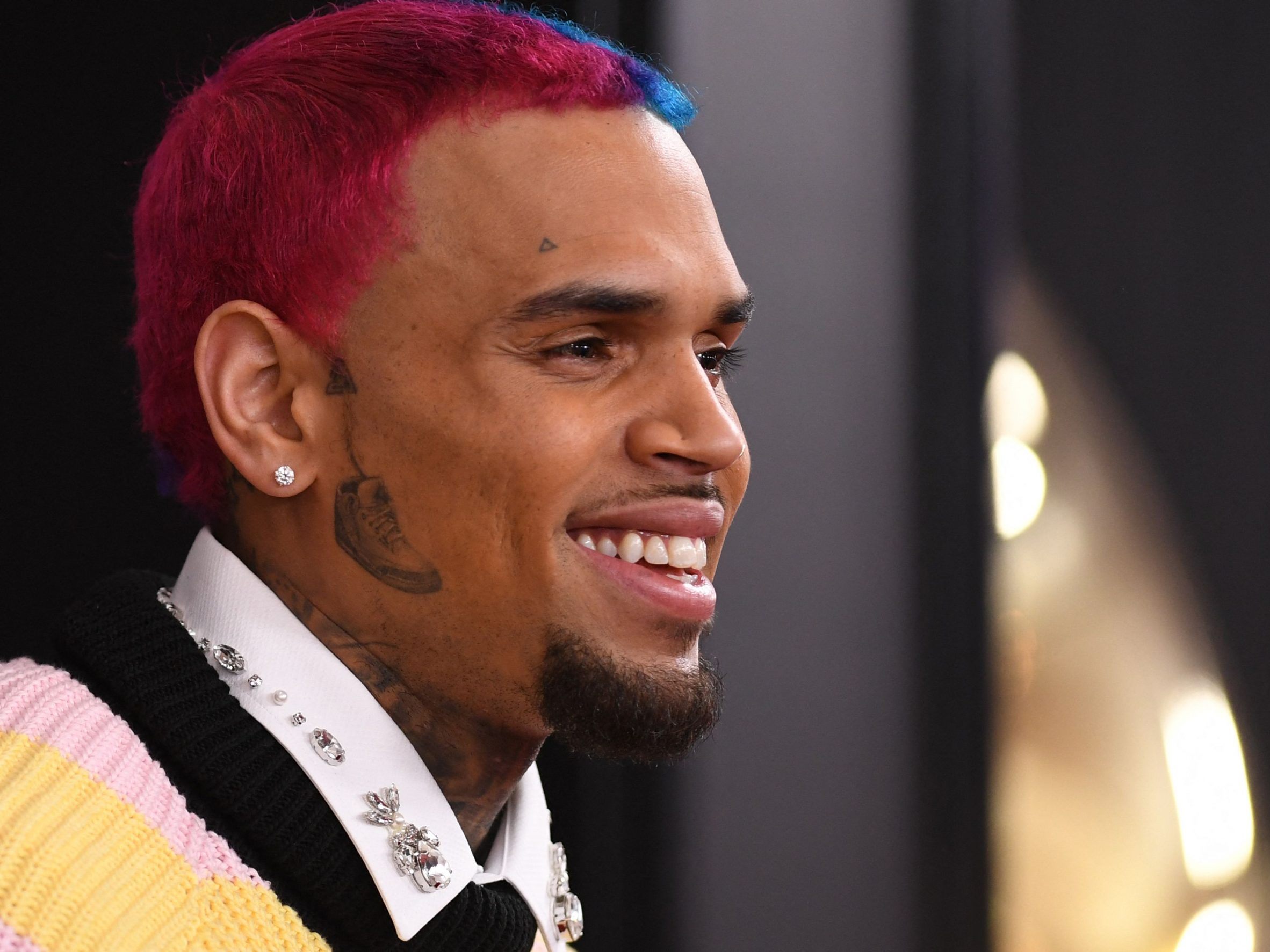 Chris Brown steht nicht zum ersten Mal vor Gericht – bereits im Jahr 2009 saß er wegen Körperverletzung auf der Anklagebank. Chris Brown steht nicht zum ersten Mal vor Gericht – bereits im Jahr 2009 saß er wegen Körperverletzung auf der Anklagebank.