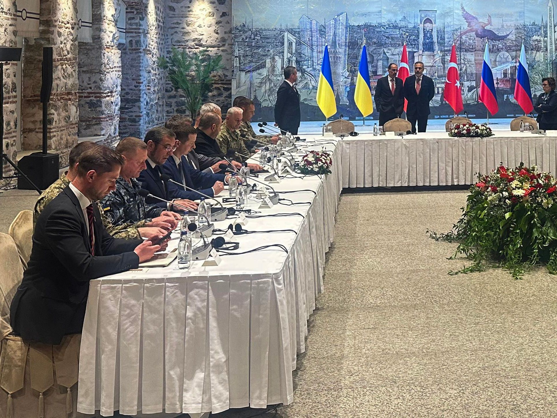 Die Friedensgespräche zwischen Russland und der Ukraine in Istanbul sind nach weniger als zwei Stunden beendet worden.