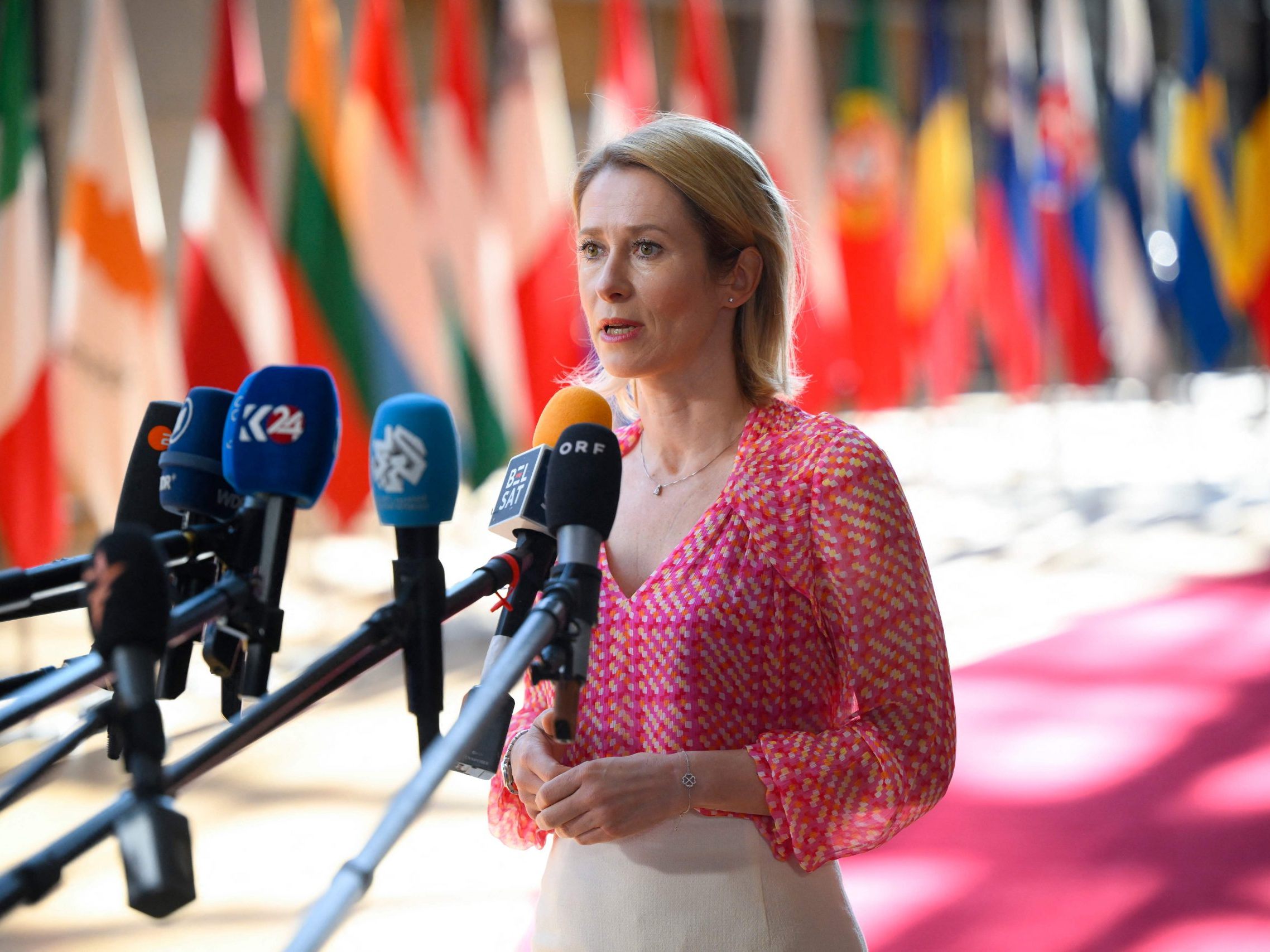 Die EU hat neue Sanktionen gegen Russland verabschiedet. 200 Schiffe und mehrere Unternehmen geraten ins Visier – Österreich unterstützt die Maßnahmen in Brüssel.