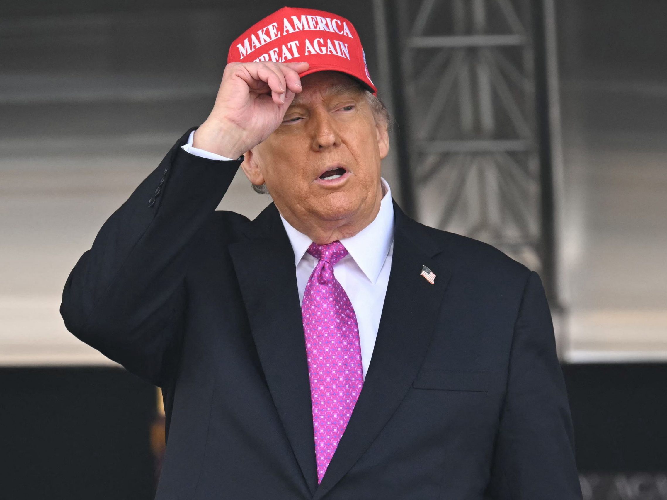 Zollstreit mit USA: Trump setzt Frist bis Juli – EU bleibt verhandlungsbereit