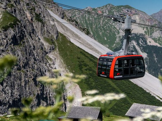 Die Pendelbahn befördert wieder Wanderer, Genießer und Naturliebhaber zum Lünersee. Die Pendelbahn befördert wieder Wanderer, Genießer und Naturliebhaber zum Lünersee.