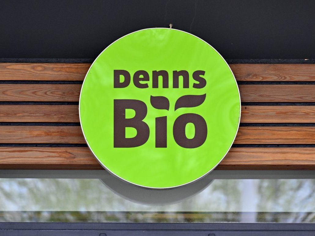 Denns Biomarkt und dennree rufen einen verkauften Käse wegen möglicher Metallfremdkörper zurück.