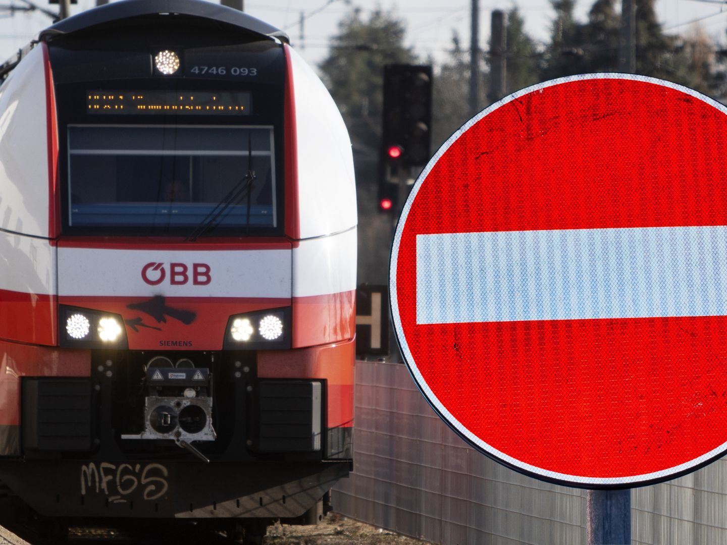 Die Sperre führt zu Einschränkungen im Fern- und Nahverkehr. Die Sperre führt zu Einschränkungen im Fern- und Nahverkehr.