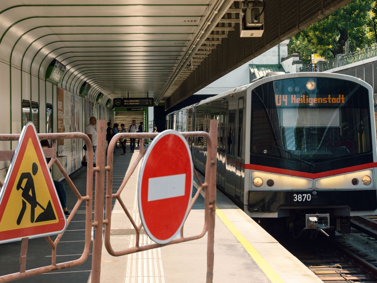 Während der Sperren wird ein umfassender Schienenersatzverkehr eingerichtet.