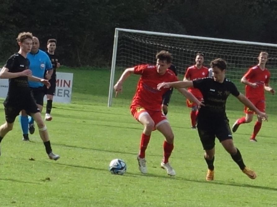 Die Kicker aus Langen und Bezau streben den Aufstieg in die Vorarlbergliga an. Die Kicker aus Langen und Bezau streben den Aufstieg in die Vorarlbergliga an.