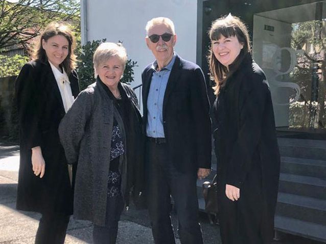 Eva Kees mit Mama Christine, Papa Wilfried und Schwester Claudia. Eva Kees mit Mama Christine, Papa Wilfried und Schwester Claudia.