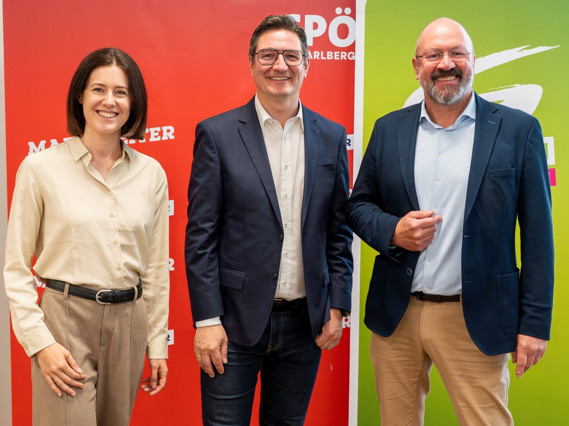 Vorarlberger Opposition (v.l.n.r.: Claudia Gamon - NEOS, Reinhold Einwallner - SPÖ, Bernie Weber - Grüne) kritisiert den kopflosen Sparkurs und fordert bei einer gemeinsamen Pressekonferenz einen Land-Gemeinden-Konvent.