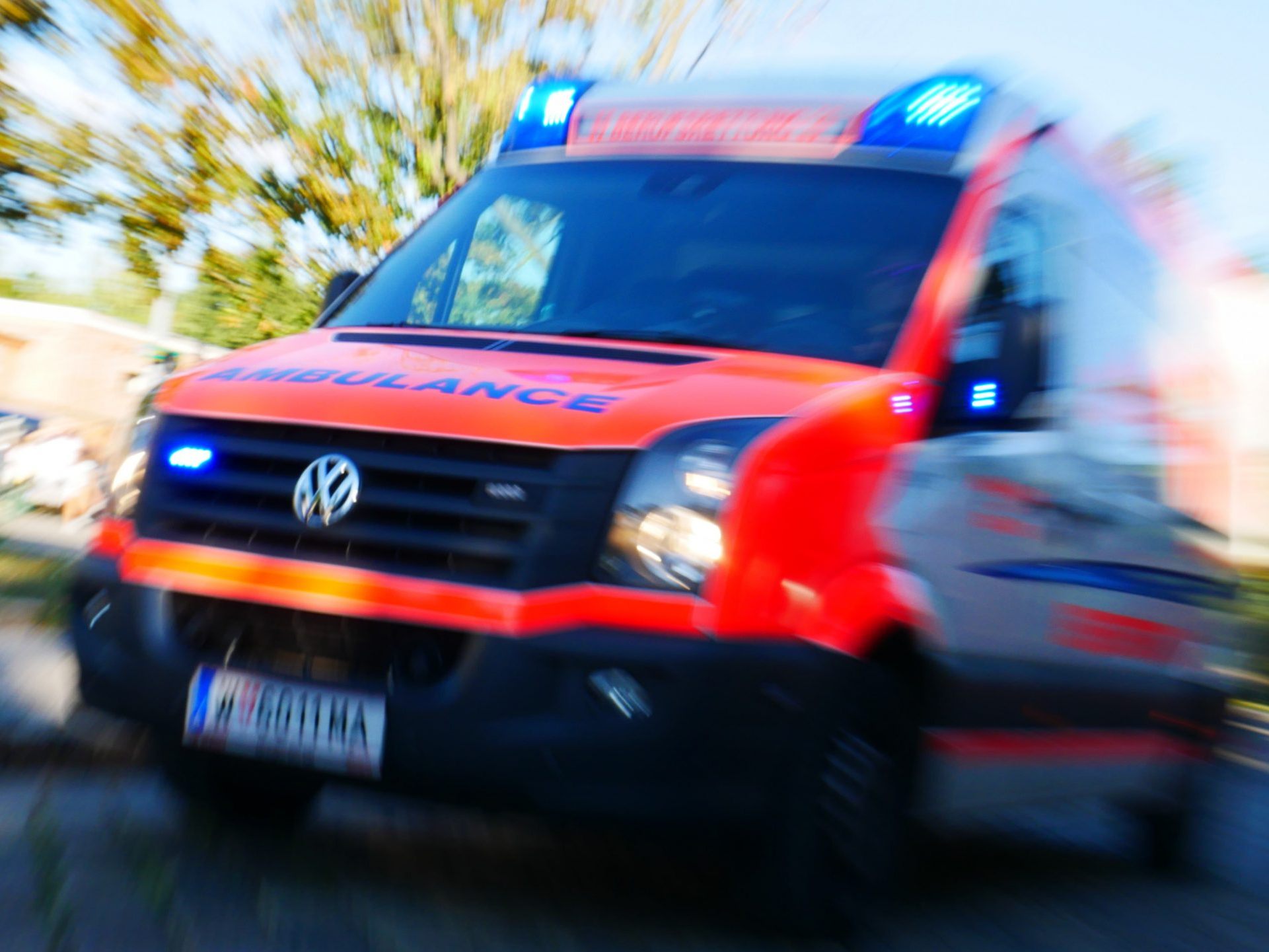 Rettung nach schwerem Unfall in Wien-Simmering im Einsatz.