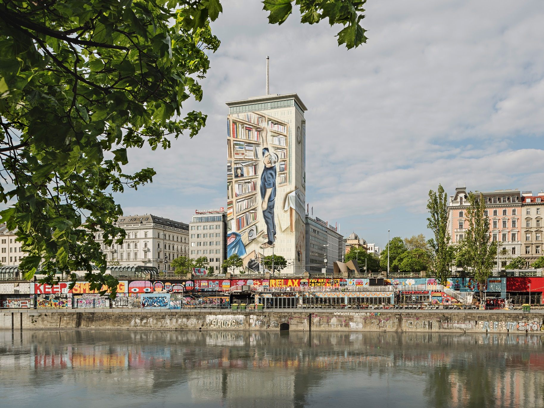 Der Ringturm sorgt für "Verbindende Geschichten". Der Ringturm sorgt für "Verbindende Geschichten".