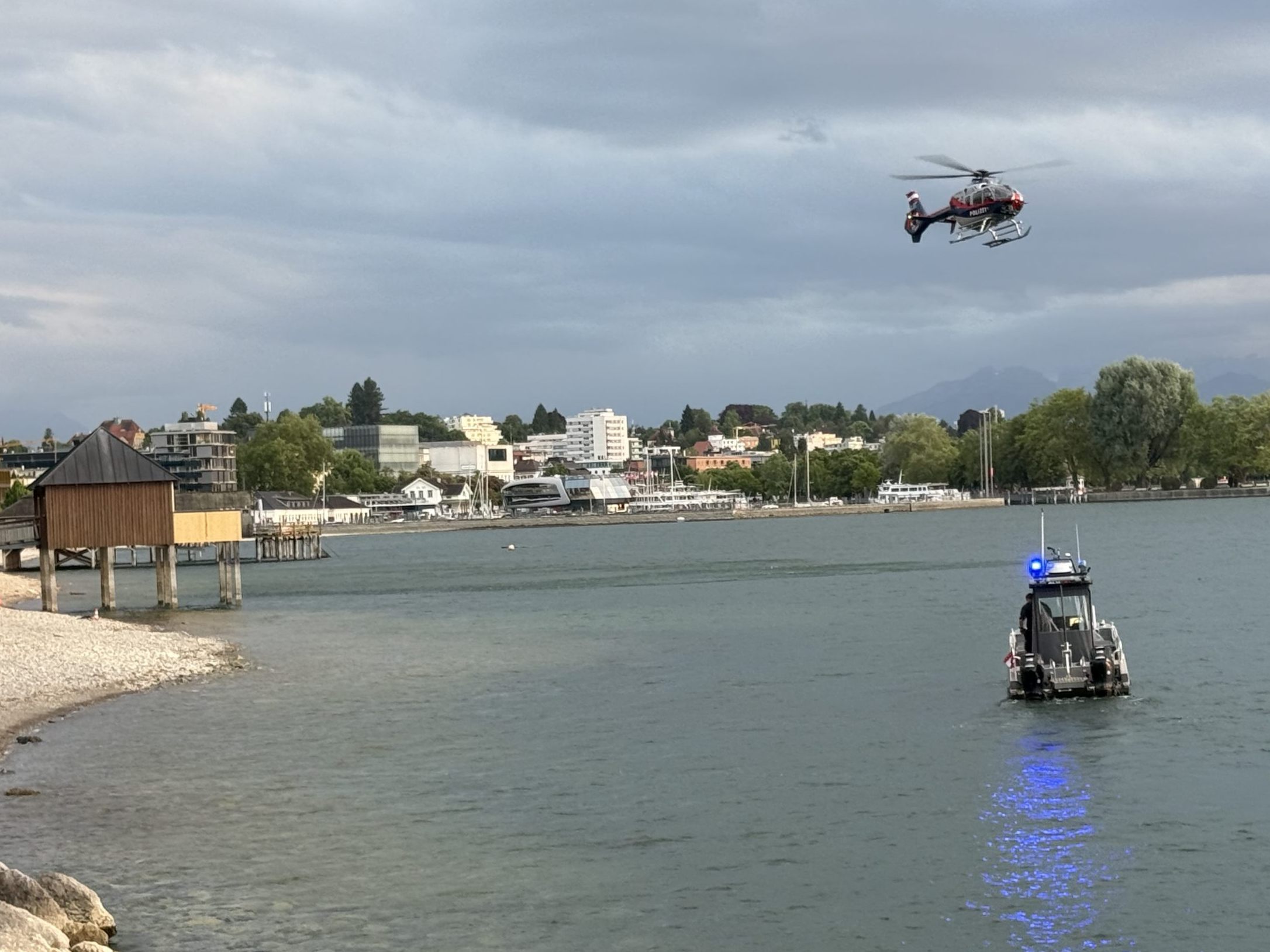 Eine vermisste Person wurde nahe der "Mili" im Bodensee vermutet.