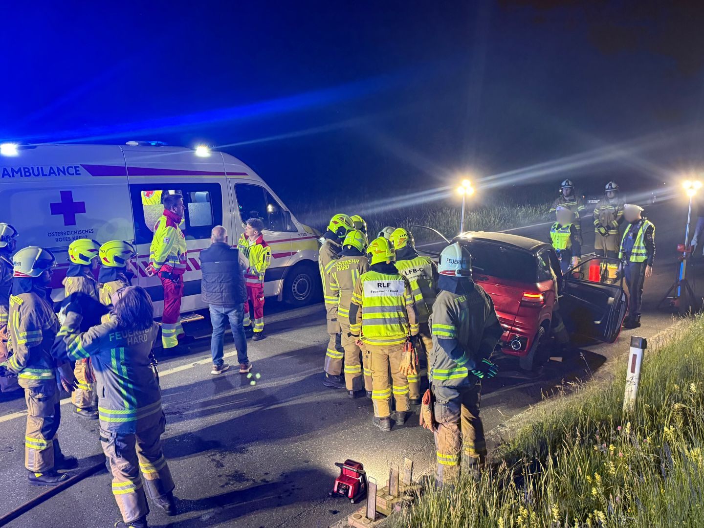 Pkw gegen Mopedauto auf der L203
