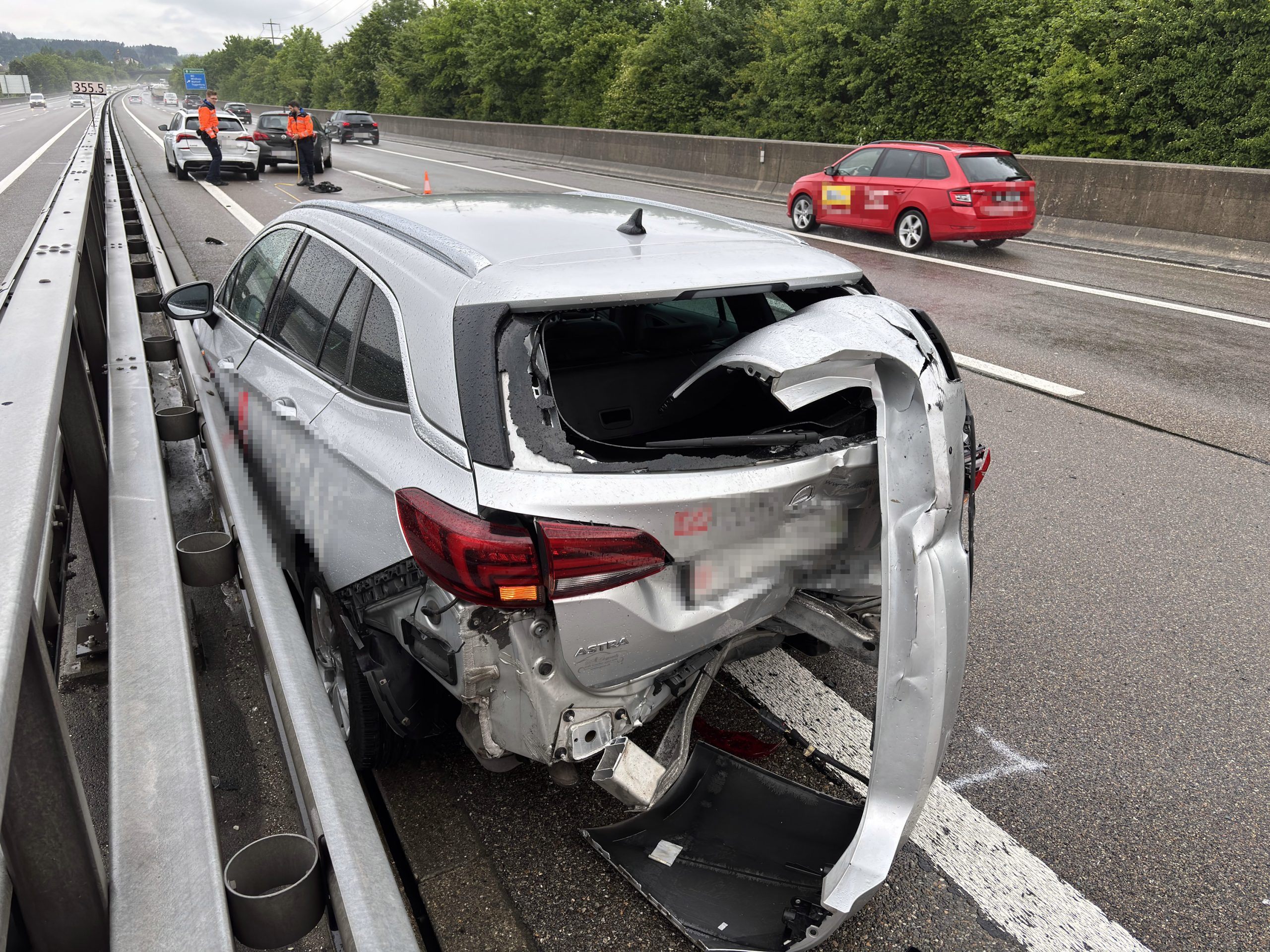 Bei dem Unfall wurde eine Frau verletzt. Bei dem Unfall wurde eine Frau verletzt.