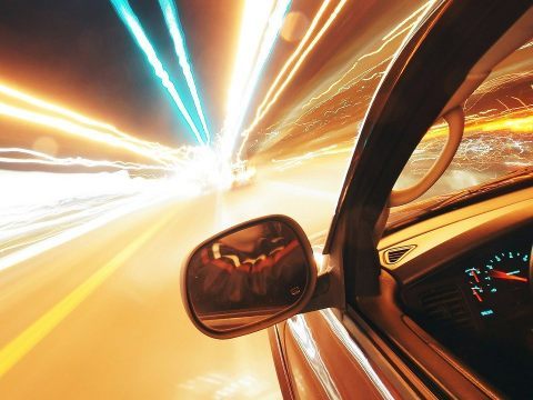 Ein deutscher Raser musste Führerschein und Auto abgeben.