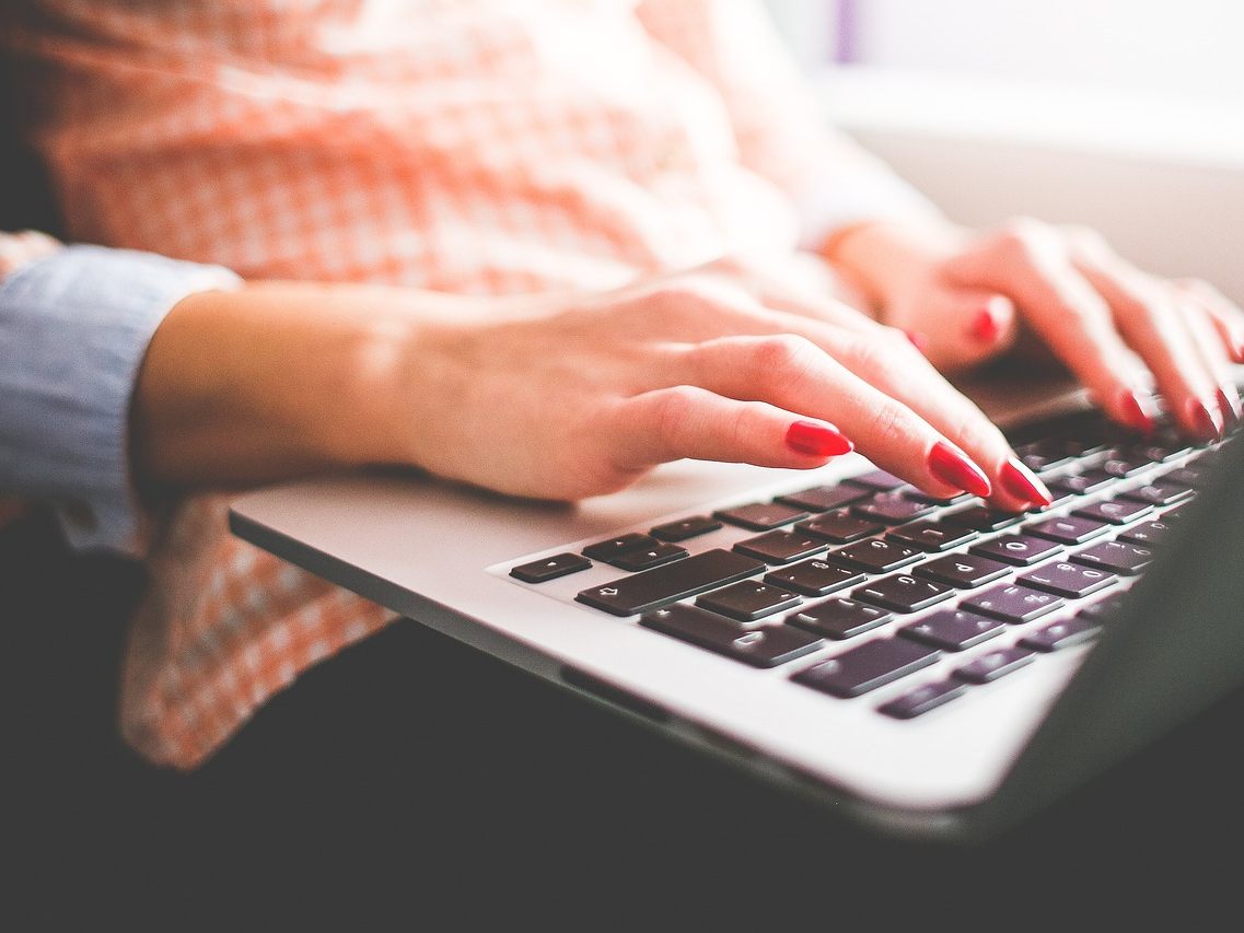 Cyber-Gewalt gegen Frauen nimmt immer mehr zu.