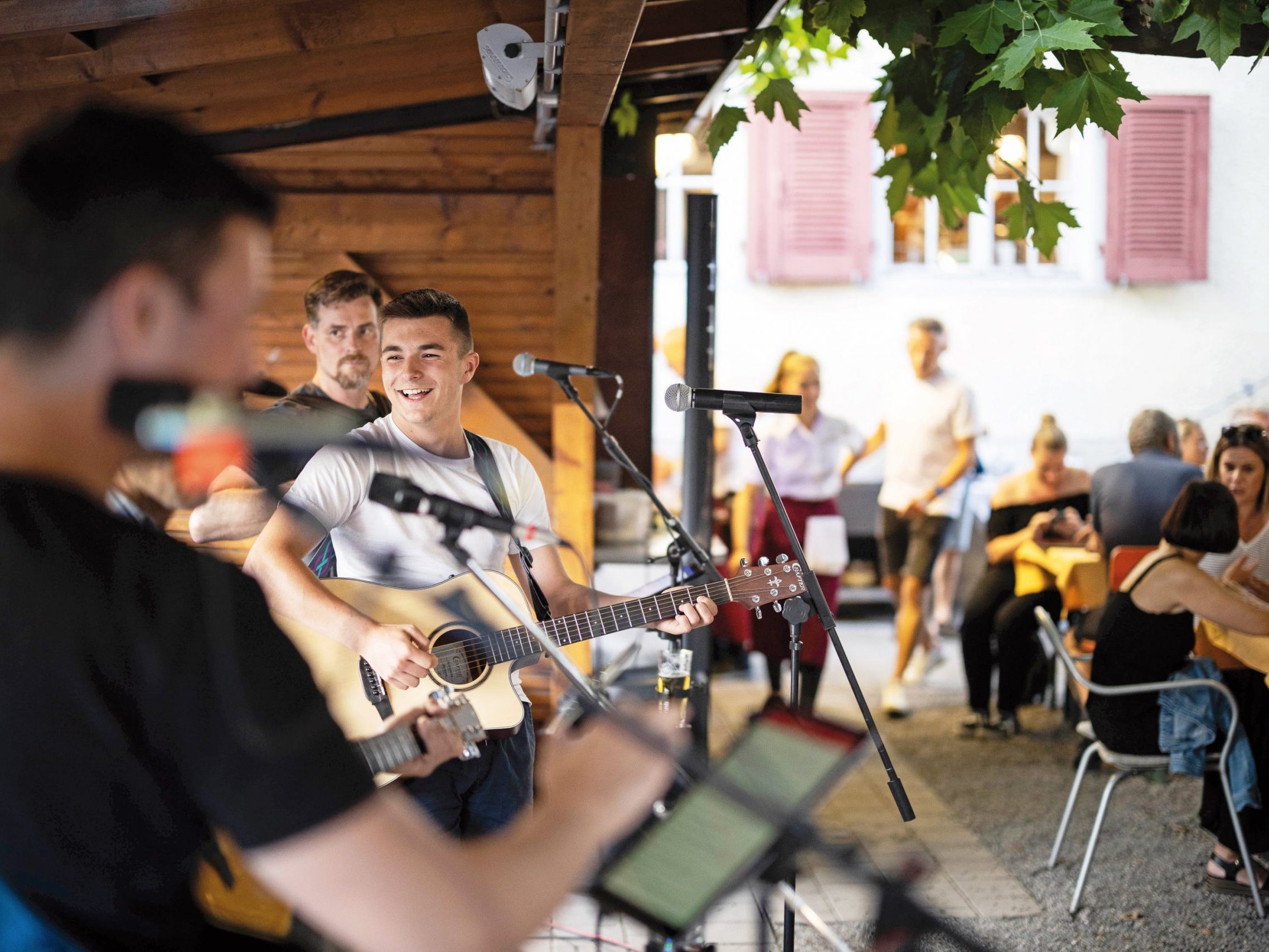 Die Zemm-Sessions bringen Musik in die Gastgärten. Die Zemm-Sessions bringen Musik in die Gastgärten.
