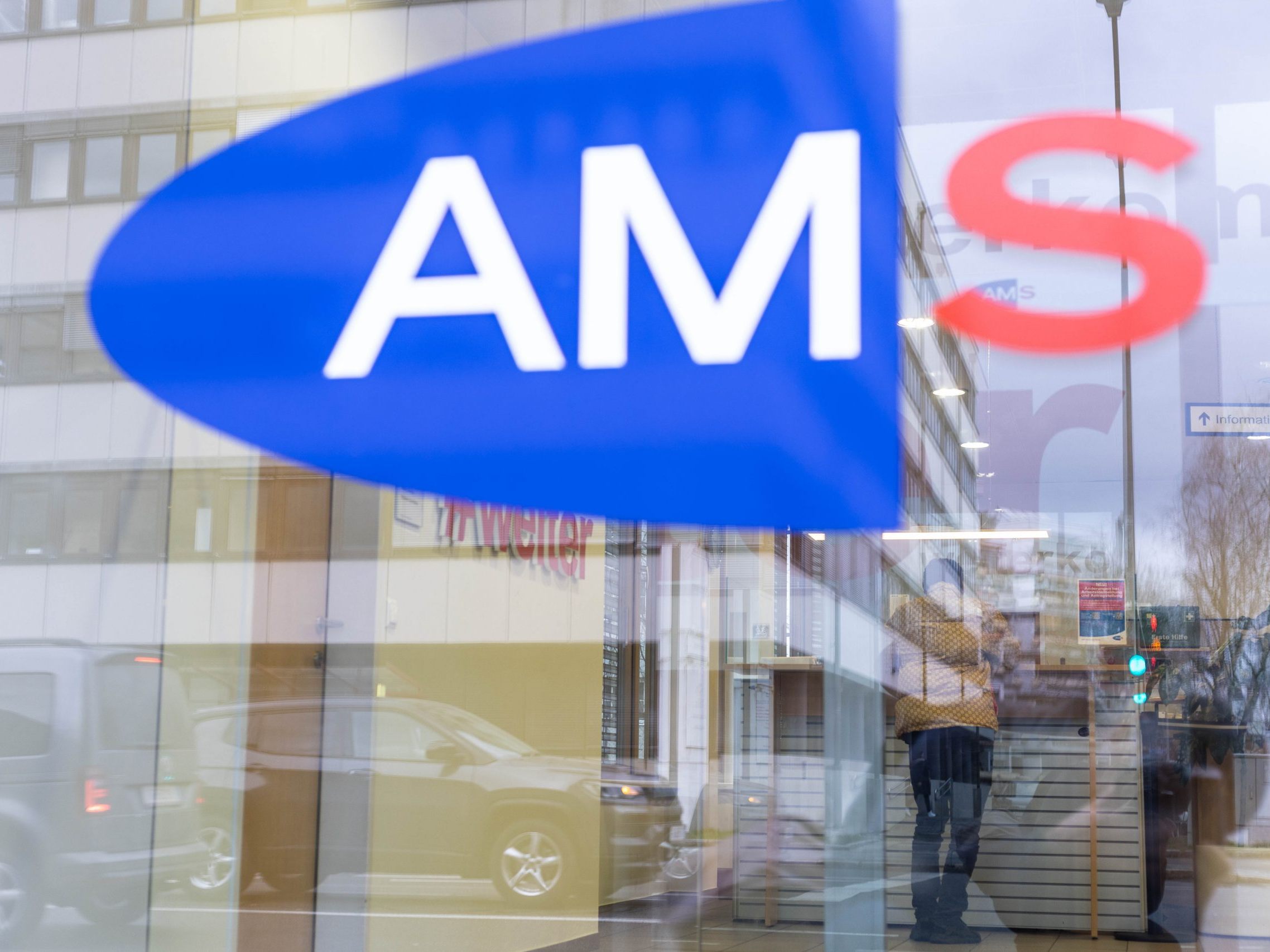 Ab 1. Juli 2025 gelten beim AMS neue Fristen und digitale Pflichten für Arbeitslose. Was sich ändert und worauf Sie achten müssen.