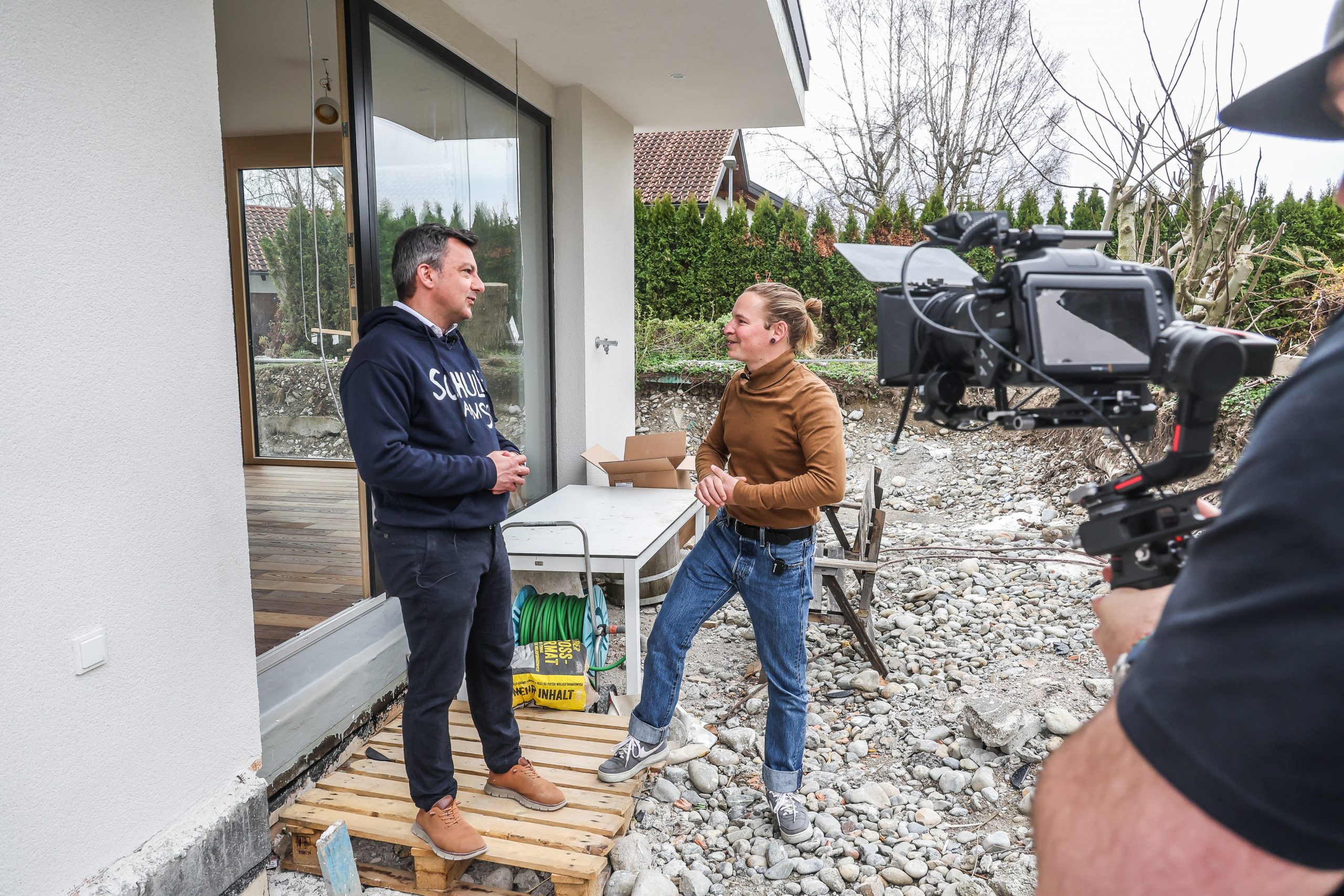 Bei manchen Terminen, wie besonders rund um die Wahlen, ist dann auch Ländle TV mit der Kamera dabei. 