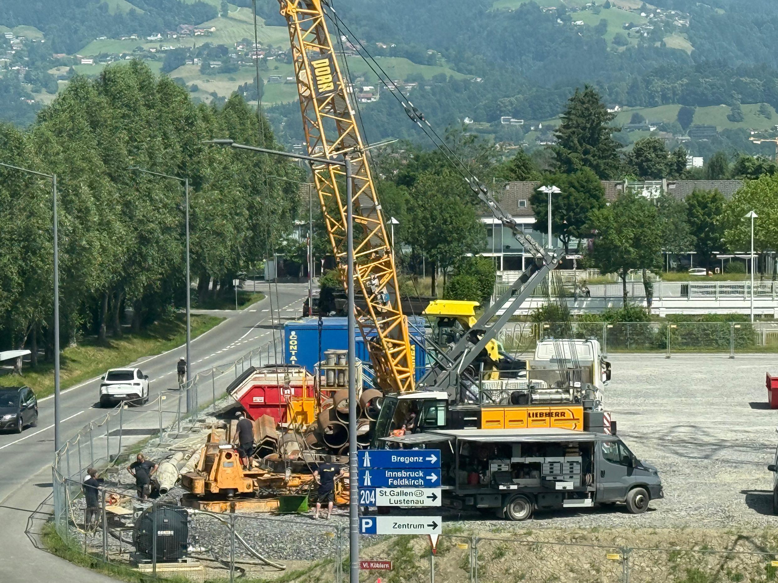 Erste Bagger schon vor Ort