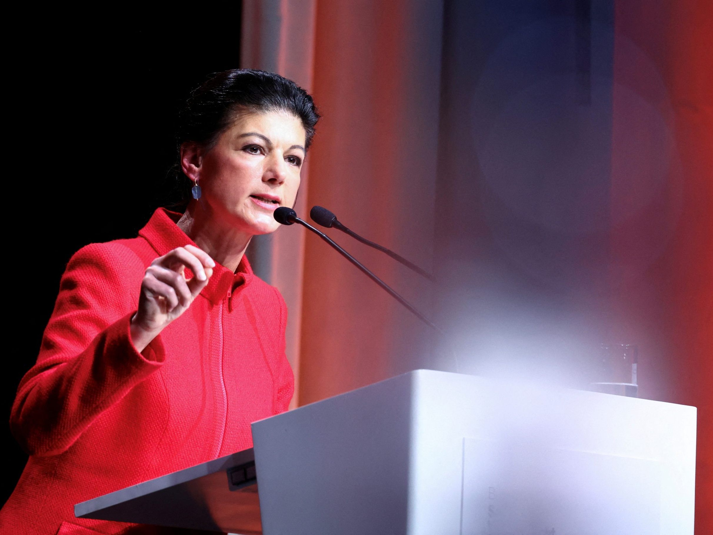 Sahra Wagenknecht überrascht die Rap-Szene, als sie 50 Cent nicht erkennt. Ein amüsanter Einblick in die Kluft zwischen Politik und Popkultur.