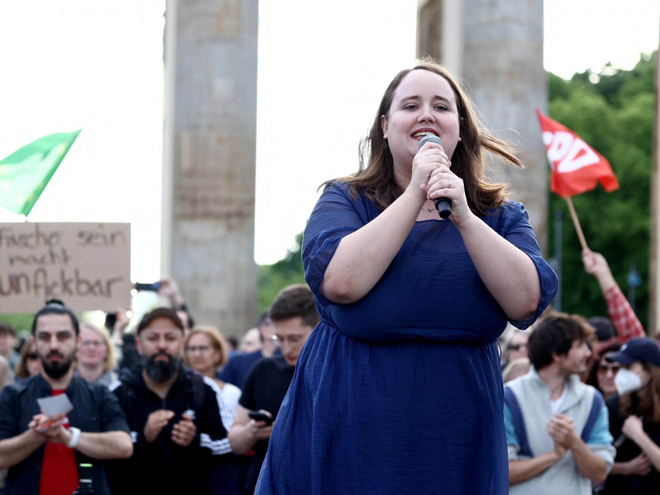 Ricarda Lang vergleicht das Drama zwischen Trump und Musk mit 'Mean Girls'.