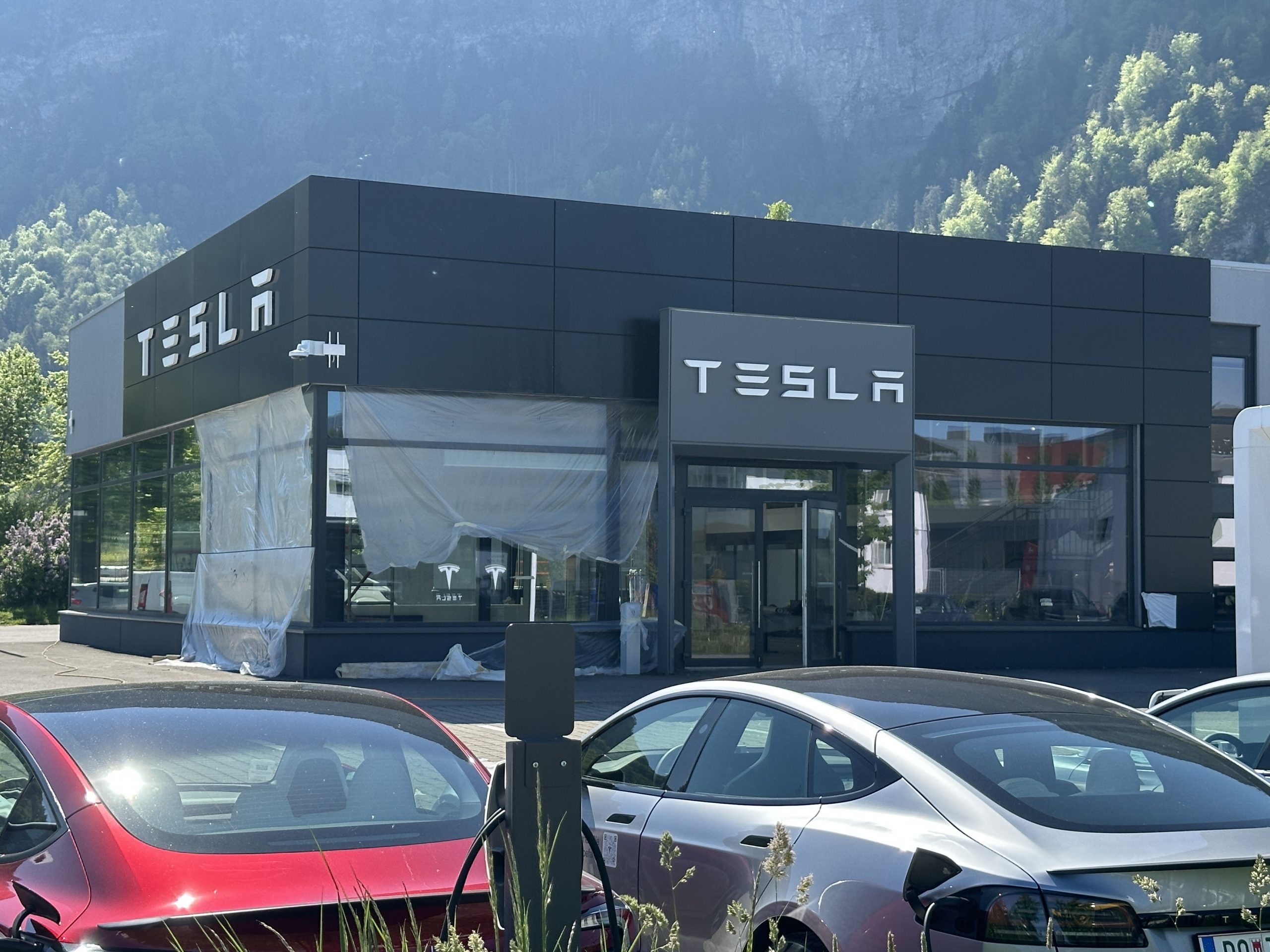 Tempolimits zur Luftreinhaltung gelten auch für E-Autos