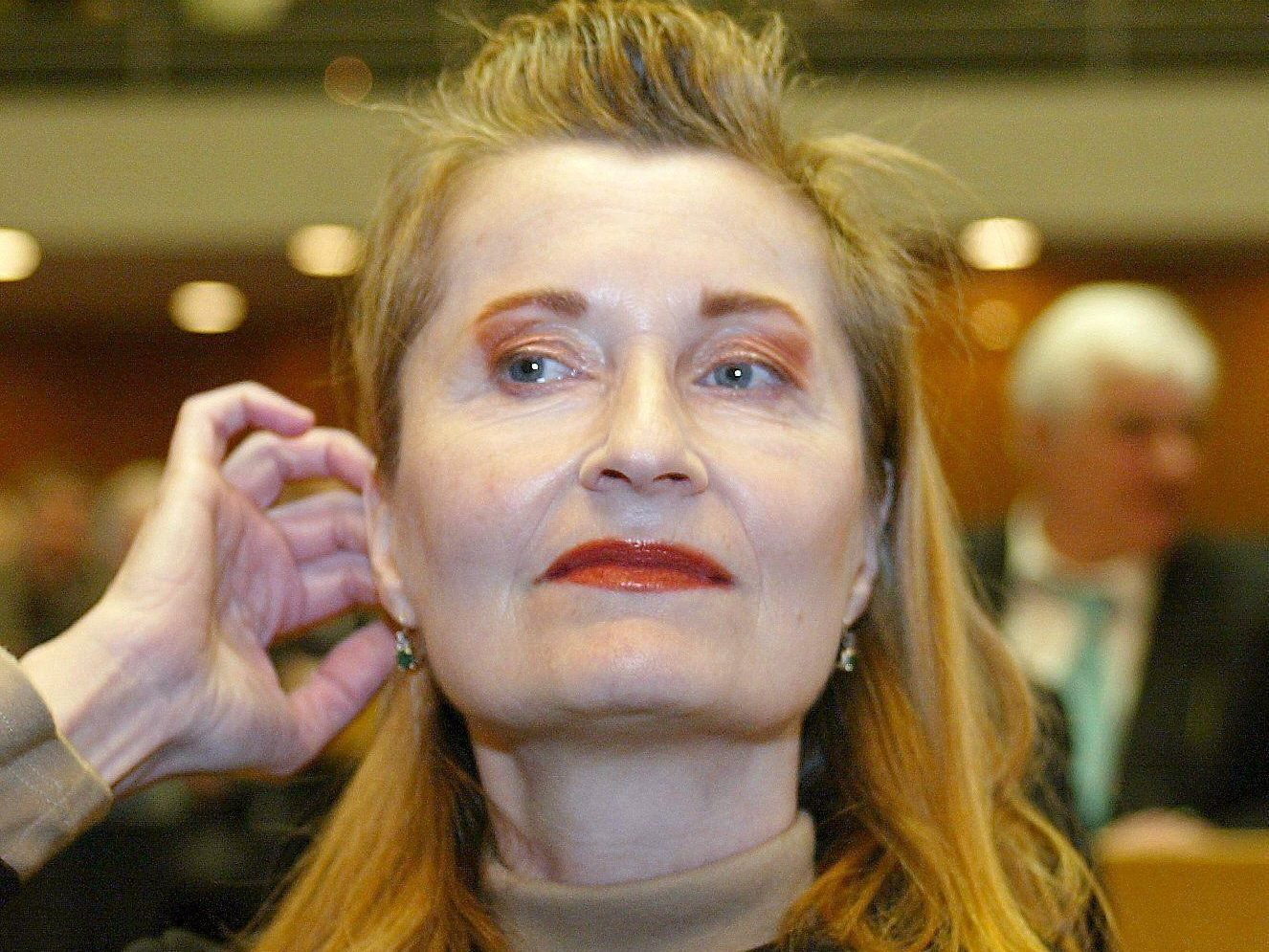 Die Fake-News über den angeblichen Tod von Elfriede Jelinek verbreiteten sich rasch. Die Fake-News über den angeblichen Tod von Elfriede Jelinek verbreiteten sich rasch.