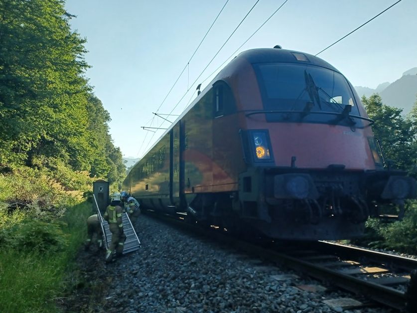 Feuerwehr evakuierte 200 Passagiere aus Railjet Feuerwehr evakuierte 200 Passagiere aus Railjet
