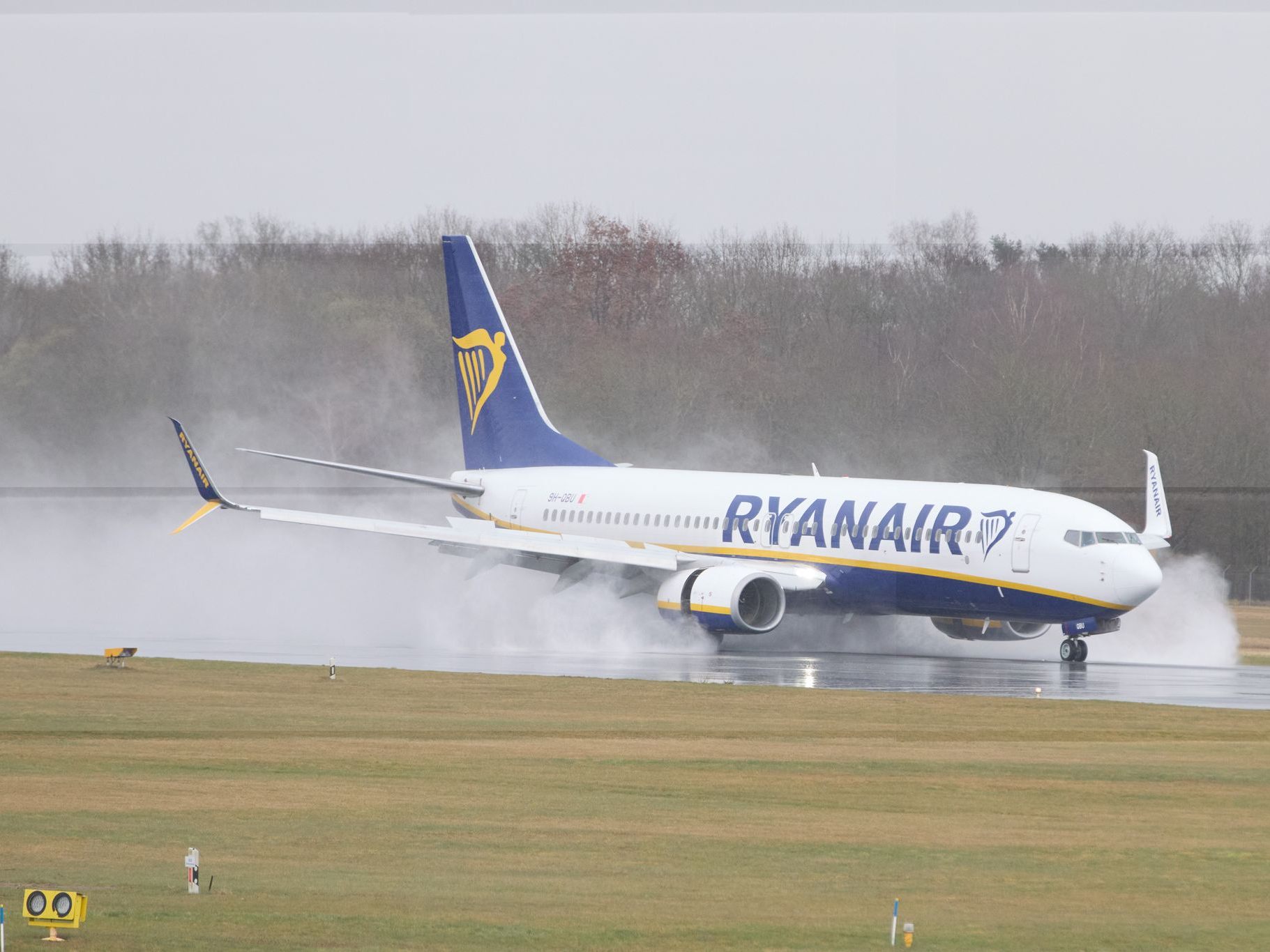 Ryanair-Notlandung in Memmingen nach Unwetter (Bild: APA/dpa/Georg Wendt) Ryanair-Notlandung in Memmingen nach Unwetter (Bild: APA/dpa/Georg Wendt)