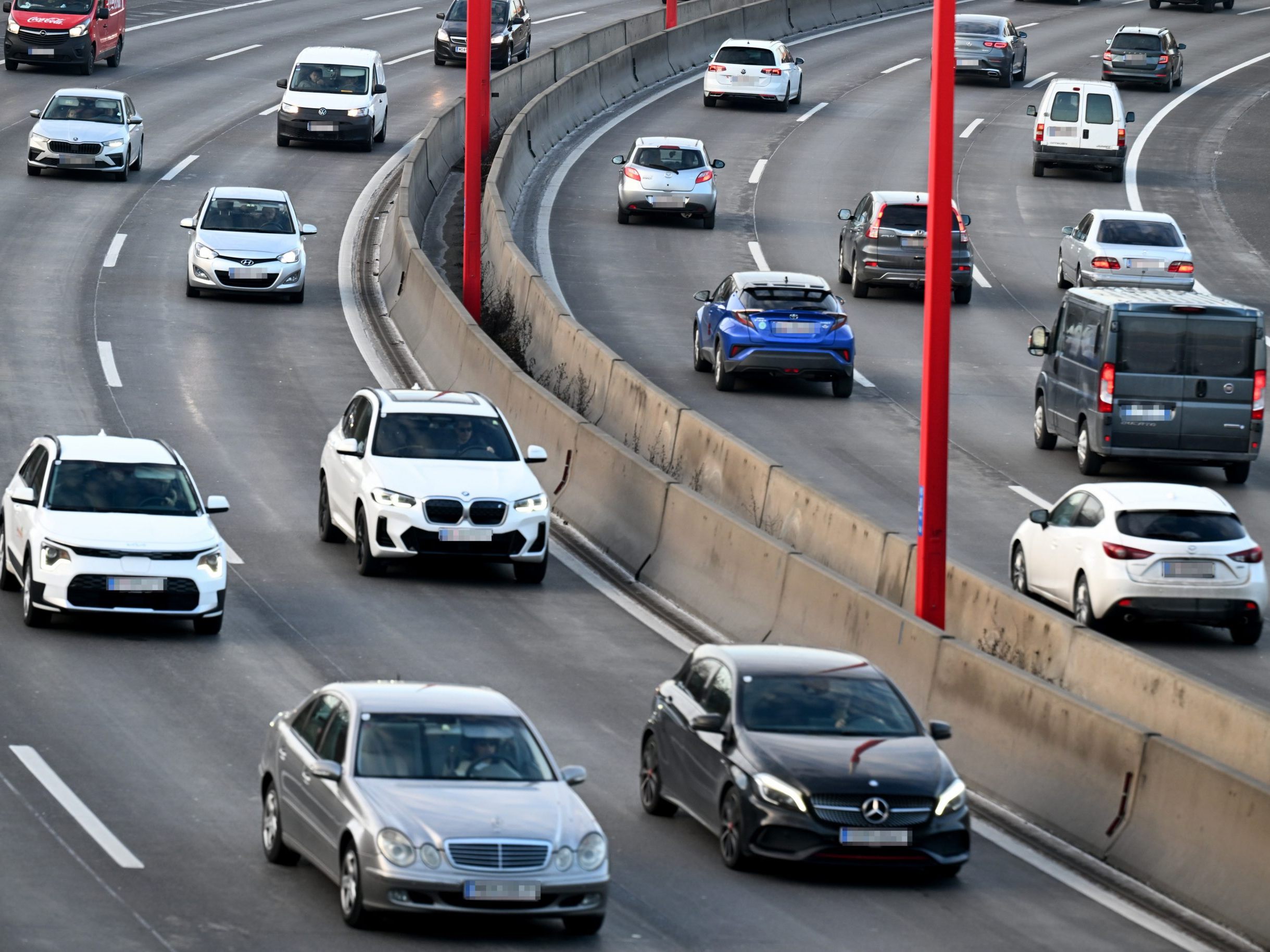 Rechtsfahrgebot in Österreich: Diese Regeln kennen viele nicht Rechtsfahrgebot in Österreich: Diese Regeln kennen viele nicht