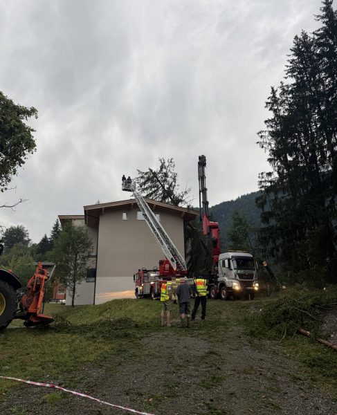 ABD0004_20250627 – KITZBHEL – STERREICH: ++ HANDOUT ++ ZU APA0402 VOM 26.6.2025 – Ein schweres Unwetter sorgte am Donnerstag, 26. Juni 2025, im Stadtgebiet von Kitzbhel fr zahlreiche Einstze der Feuerwehr. – FOTO: APA/STADTFEUERWEHR KITZBHEL – ++ WIR WEISEN AUSDRCKLICH DARAUF HIN, DASS EINE VERWENDUNG DES BILDES AUS MEDIEN- UND/ODER URHEBERRECHTLICHEN GRNDEN AUSSCHLIESSLICH IM ZUSAMMENHANG […]