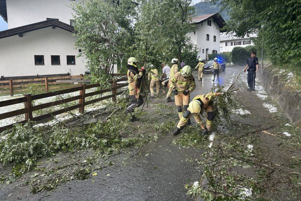 ABD0005_20250627 – KITZBHEL – STERREICH: ++ HANDOUT ++ ZU APA0402 VOM 26.6.2025 – Ein schweres Unwetter sorgte am Donnerstag, 26. Juni 2025, im Stadtgebiet von Kitzbhel fr zahlreiche Einstze der Feuerwehr. – FOTO: APA/STADTFEUERWEHR KITZBHEL – ++ WIR WEISEN AUSDRCKLICH DARAUF HIN, DASS EINE VERWENDUNG DES BILDES AUS MEDIEN- UND/ODER URHEBERRECHTLICHEN GRNDEN AUSSCHLIESSLICH IM ZUSAMMENHANG […]