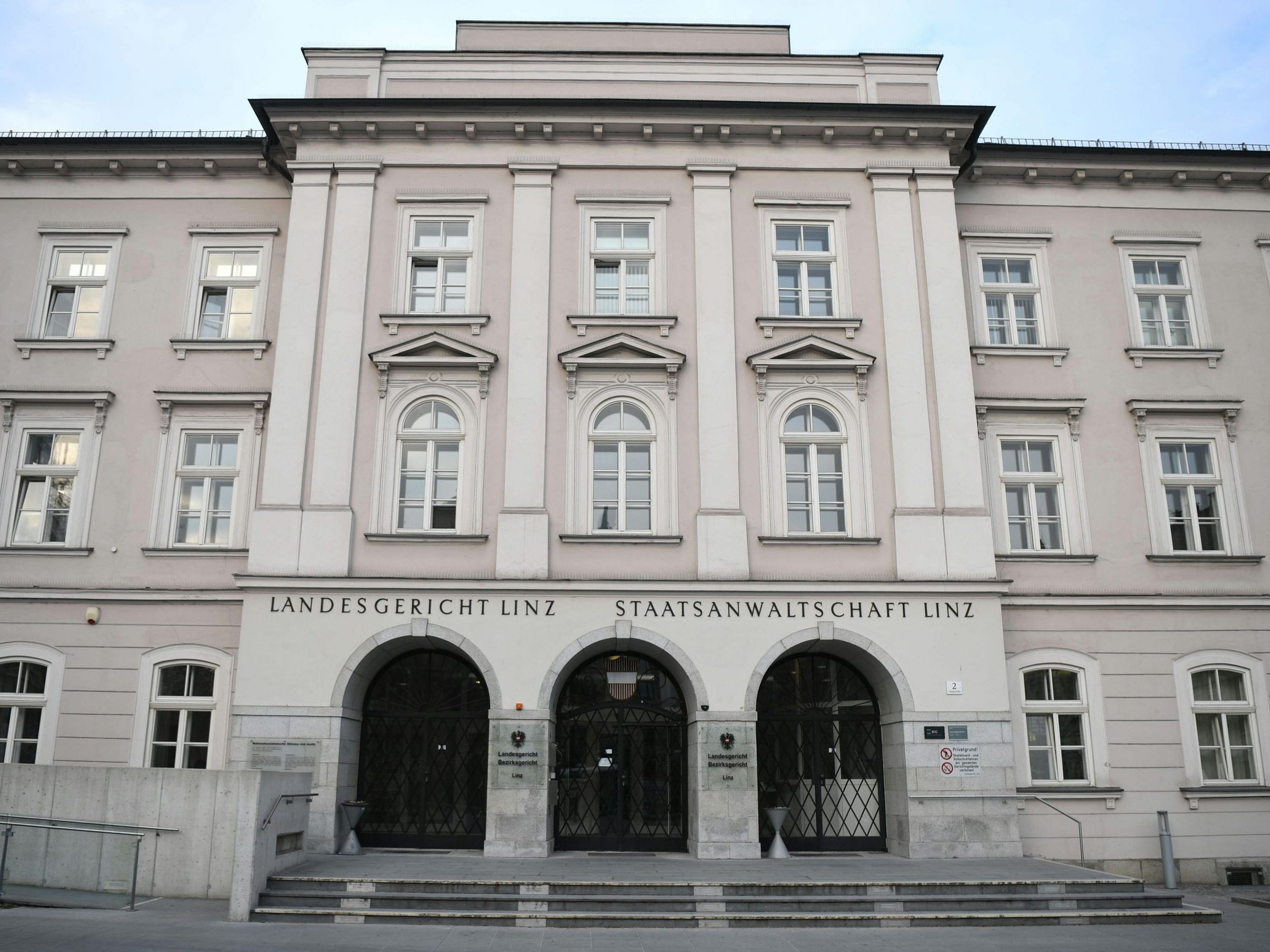 Der 15-Jährige erhielt vier Monate bedingt. Der 15-Jährige erhielt vier Monate bedingt.