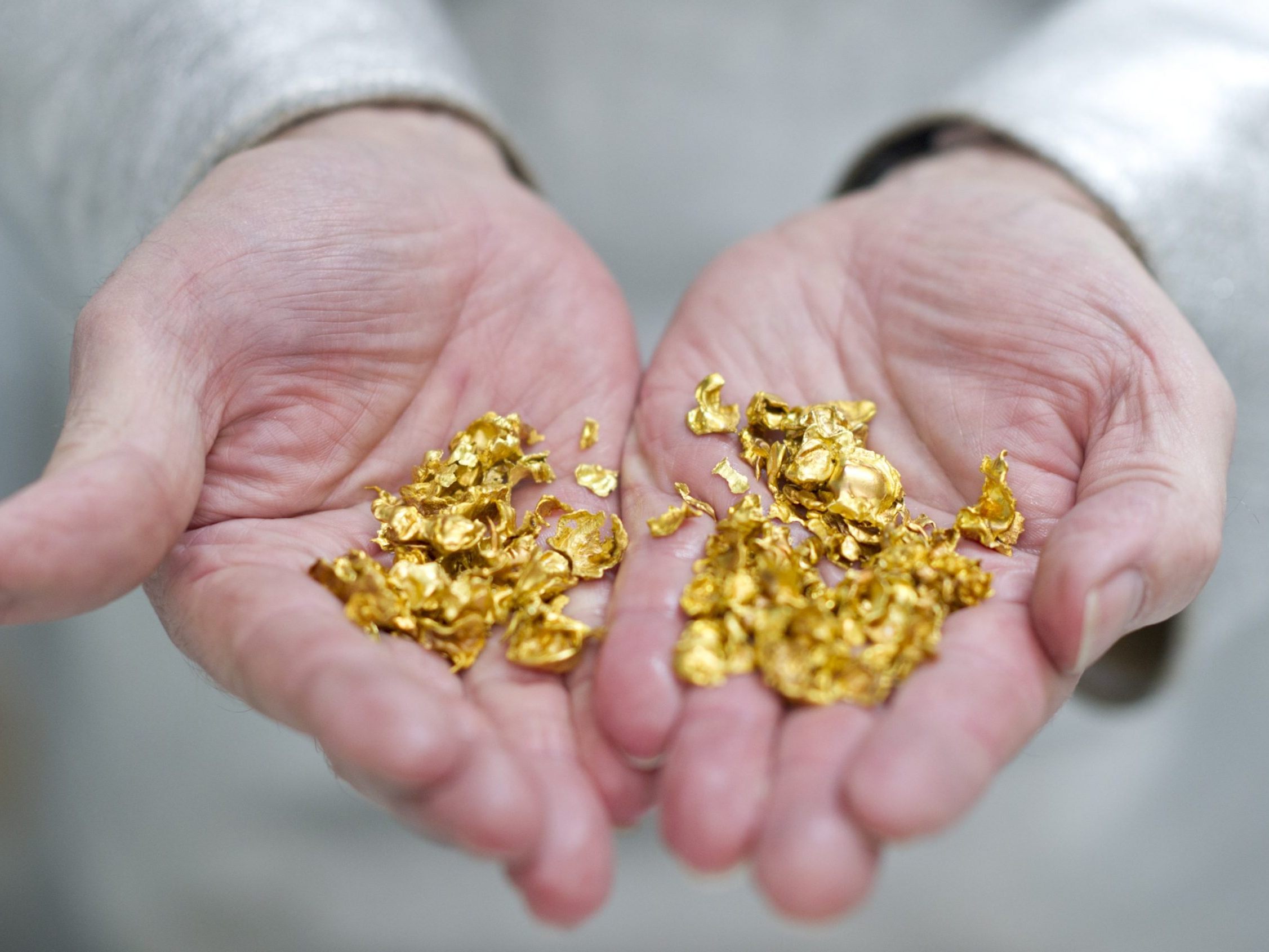 Eine neue Studie belegt: Gold aus dem Erdkern gelangt langsam an die Oberfläche.