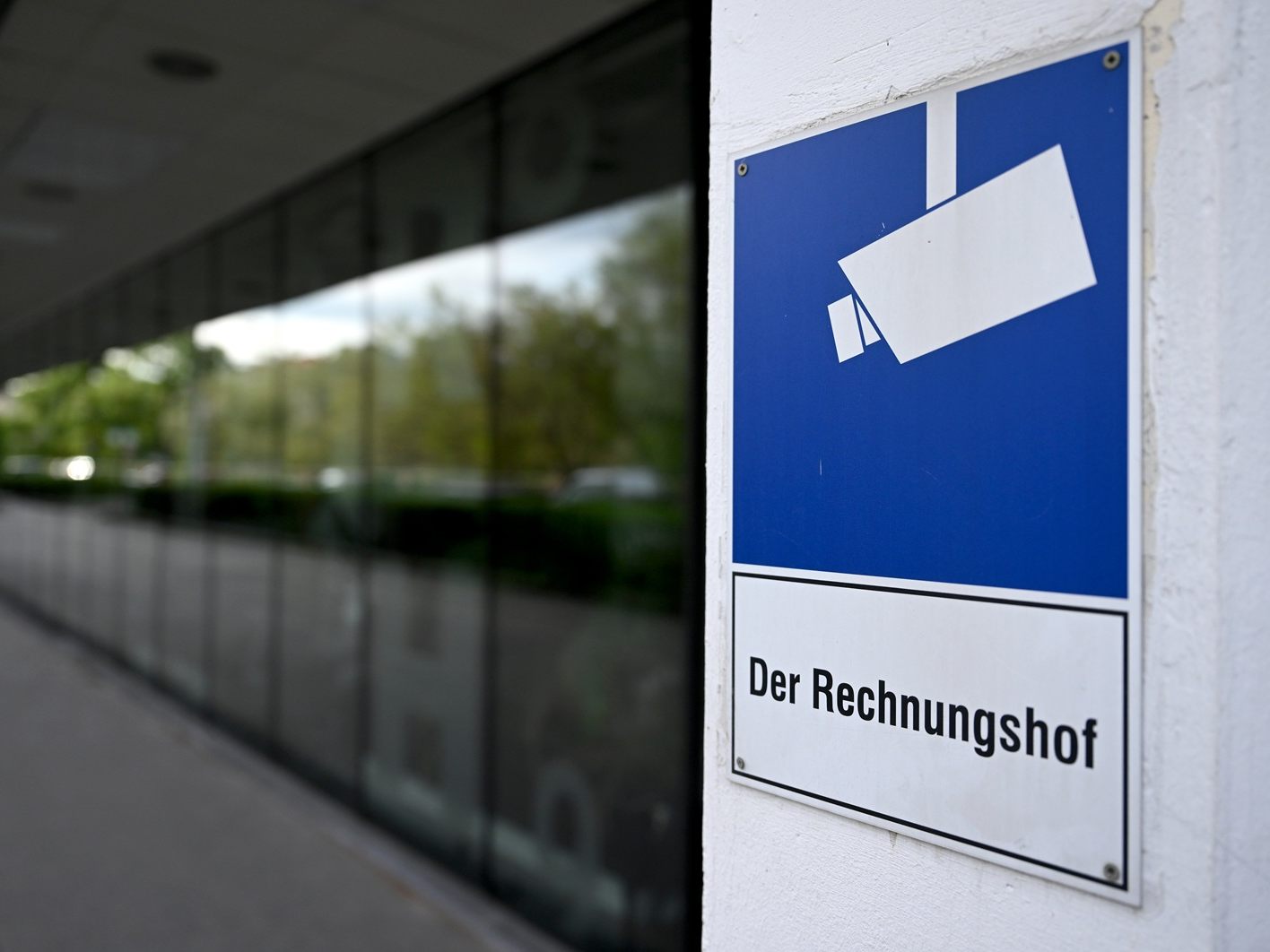 Rechnungshof rät zu Vereinheitlichung von gesetzlichen Regelungen zu Nebentätigkeiten und Nebenbeschäftigungen. Rechnungshof rät zu Vereinheitlichung von gesetzlichen Regelungen zu Nebentätigkeiten und Nebenbeschäftigungen.
