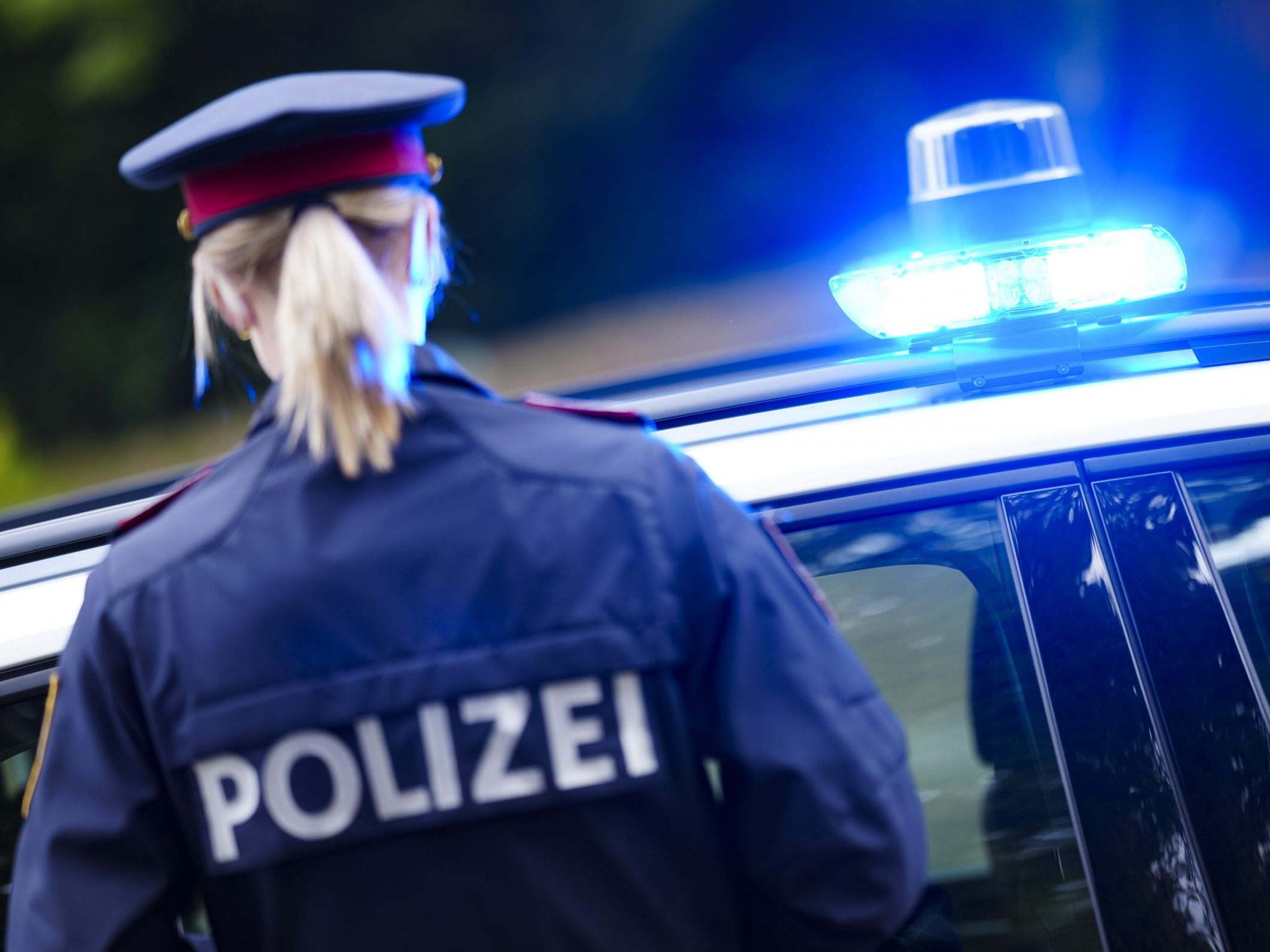 Ein 15-Jähriger verletzte einen Mann am Wiener Reumannplatz mit einem Messer.