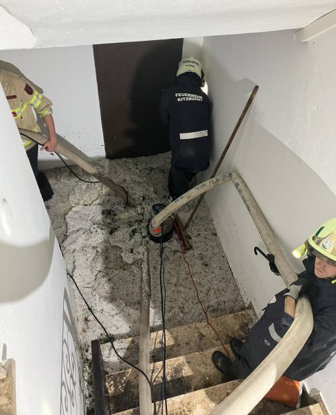 ABD0011_20250627 – KITZBHEL – STERREICH: ++ HANDOUT ++ ZU APA0402 VOM 26.6.2025 – Ein schweres Unwetter sorgte am Donnerstag, 26. Juni 2025, im Stadtgebiet von Kitzbhel fr zahlreiche Einstze der Feuerwehr. – FOTO: APA/STADTFEUERWEHR KITZBHEL – ++ WIR WEISEN AUSDRCKLICH DARAUF HIN, DASS EINE VERWENDUNG DES BILDES AUS MEDIEN- UND/ODER URHEBERRECHTLICHEN GRNDEN AUSSCHLIESSLICH IM ZUSAMMENHANG […]