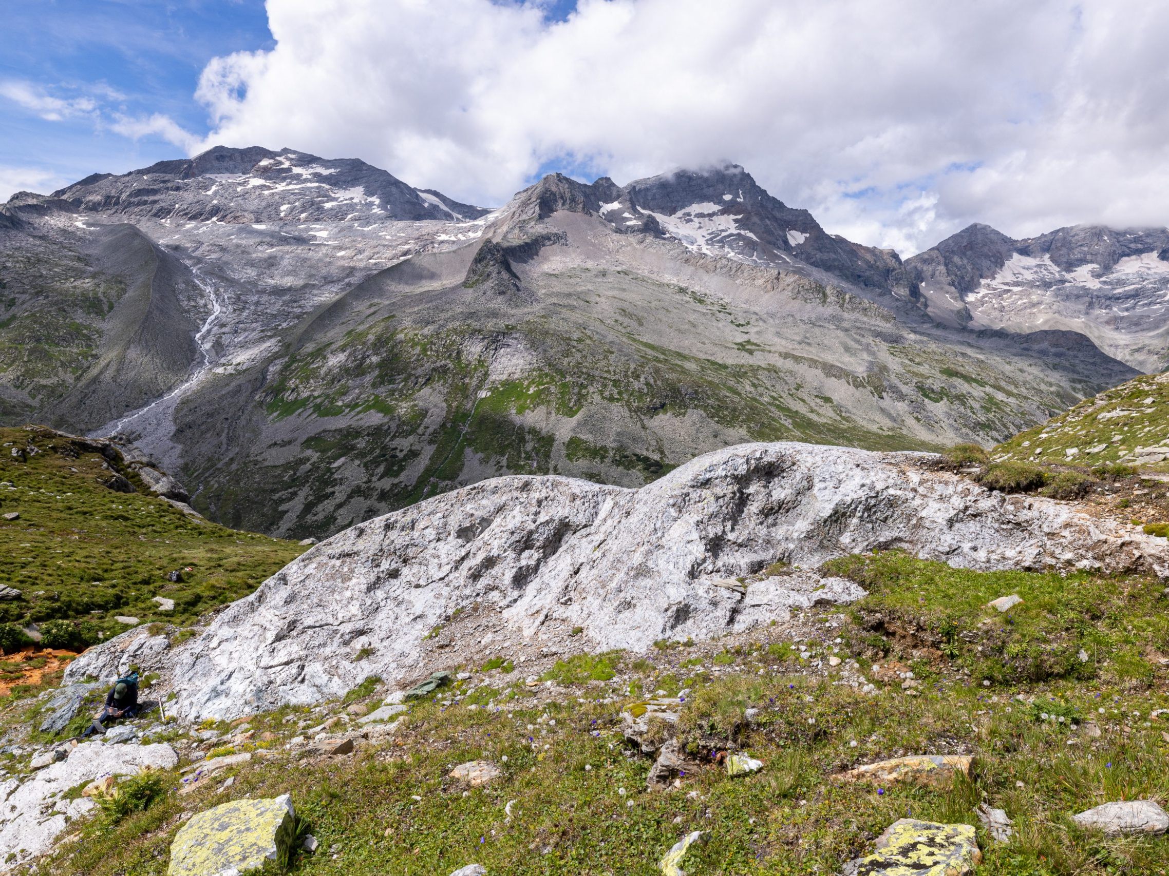 Eine 28-Jährige stürzte in Tirol 280 Meter in den Tod. Eine 28-Jährige stürzte in Tirol 280 Meter in den Tod.
