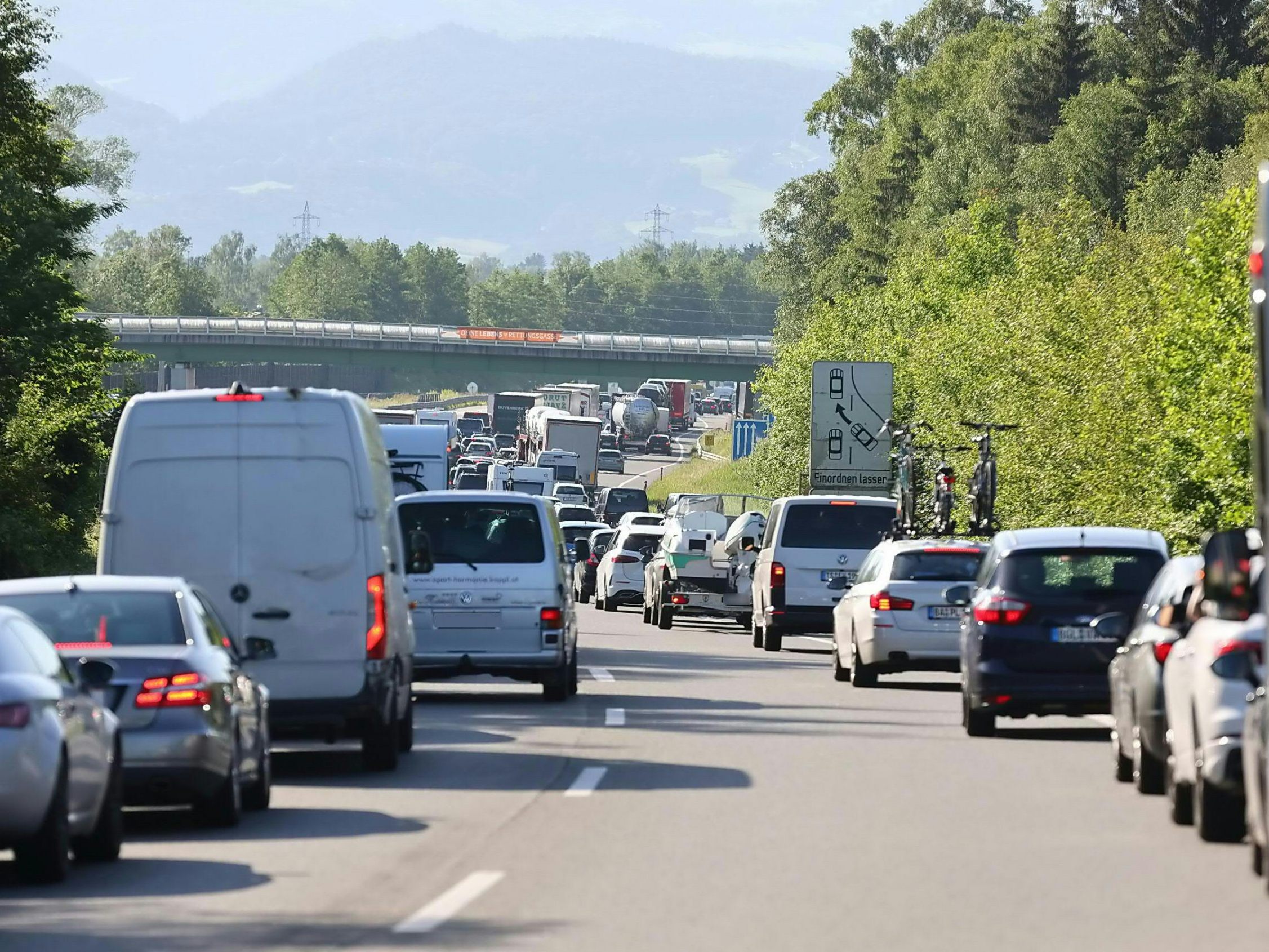 Im Rückreiseverkehr gibt es lange Staus auf den Nord-Süd-Verbindungen.