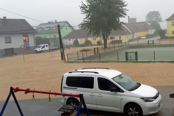 ABD0016_20250627 – LUDWEIS-AIGEN – STERREICH: ++ HANDOUT ++ ZU APA0063 VOM 27.6.2025 – Unwetter haben am Donnerstag, 26. Juni 2025, u.a. im Raum Ludweis-Aigen fr berschwemmungen und Vermurungen gesorgt. – FOTO: APA/FF LUDWEIS – ++ WIR WEISEN AUSDRCKLICH DARAUF HIN, DASS EINE VERWENDUNG DES BILDES AUS MEDIEN- UND/ODER URHEBERRECHTLICHEN GRNDEN AUSSCHLIESSLICH IM ZUSAMMENHANG MIT DEM […]