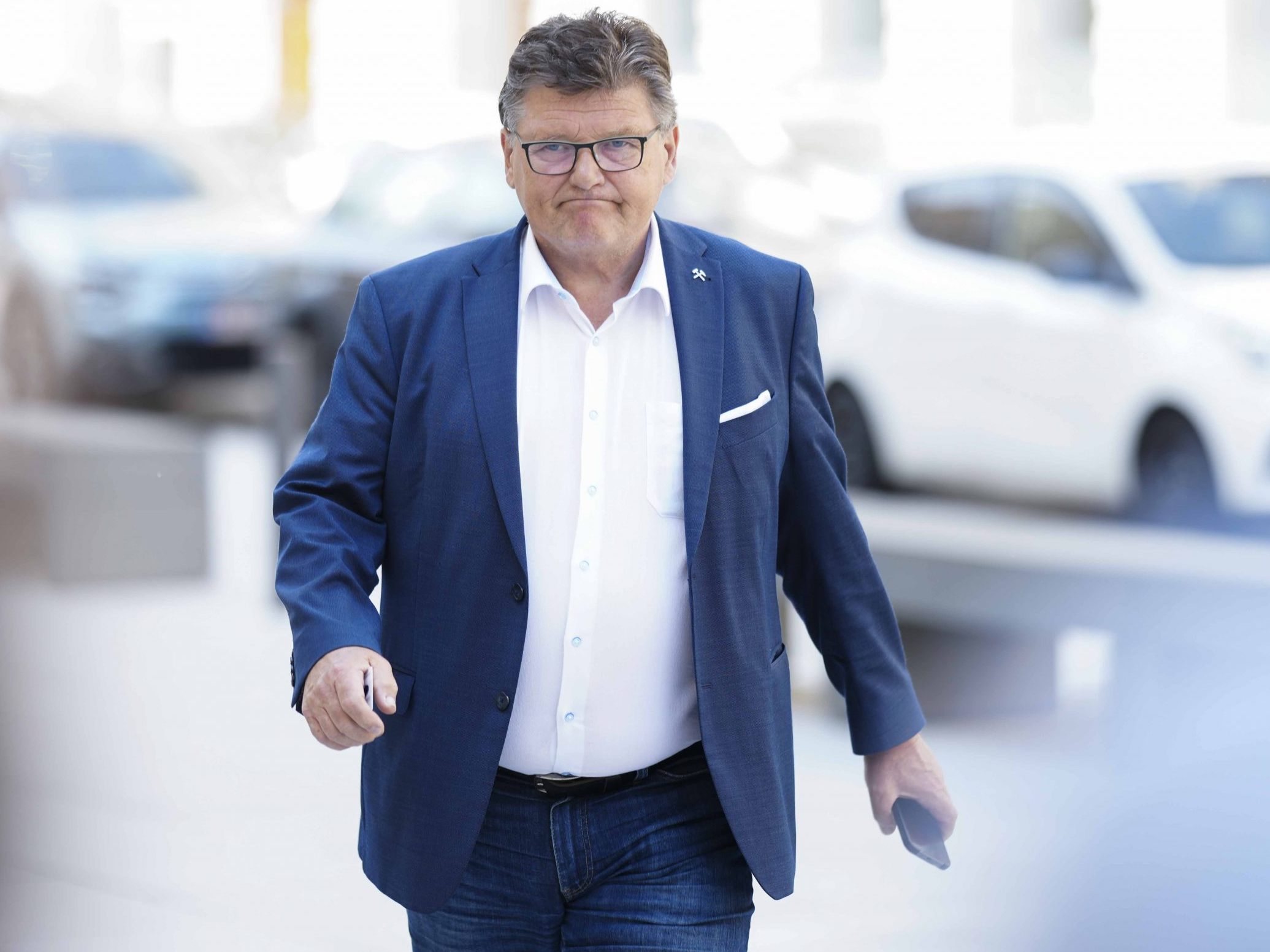 Rainer Wimmer, ein unermüdlicher Kämpfer für Arbeitnehmerrechte, prägte die österreichische Sozialpartnerschaft und hinterlässt eine große Lücke. Rainer Wimmer, ein unermüdlicher Kämpfer für Arbeitnehmerrechte, prägte die österreichische Sozialpartnerschaft und hinterlässt eine große Lücke.