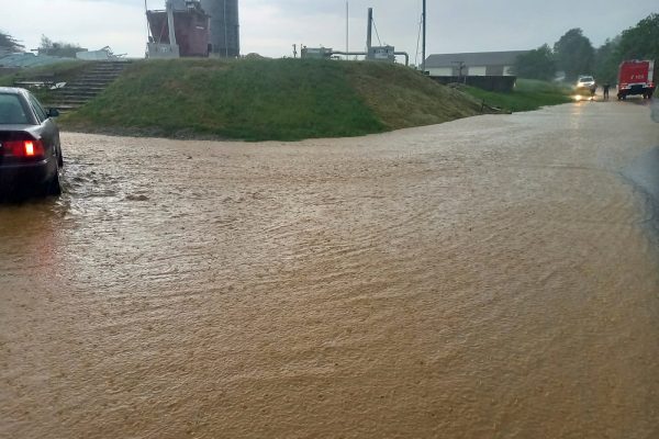 ABD0018_20250627 – LUDWEIS-AIGEN – STERREICH: ++ HANDOUT ++ ZU APA0063 VOM 27.6.2025 – Unwetter haben am Donnerstag, 26. Juni 2025, u.a. im Raum Ludweis-Aigen fr berschwemmungen und Vermurungen gesorgt. – FOTO: APA/FF LUDWEIS – ++ WIR WEISEN AUSDRCKLICH DARAUF HIN, DASS EINE VERWENDUNG DES BILDES AUS MEDIEN- UND/ODER URHEBERRECHTLICHEN GRNDEN AUSSCHLIESSLICH IM ZUSAMMENHANG MIT DEM […]