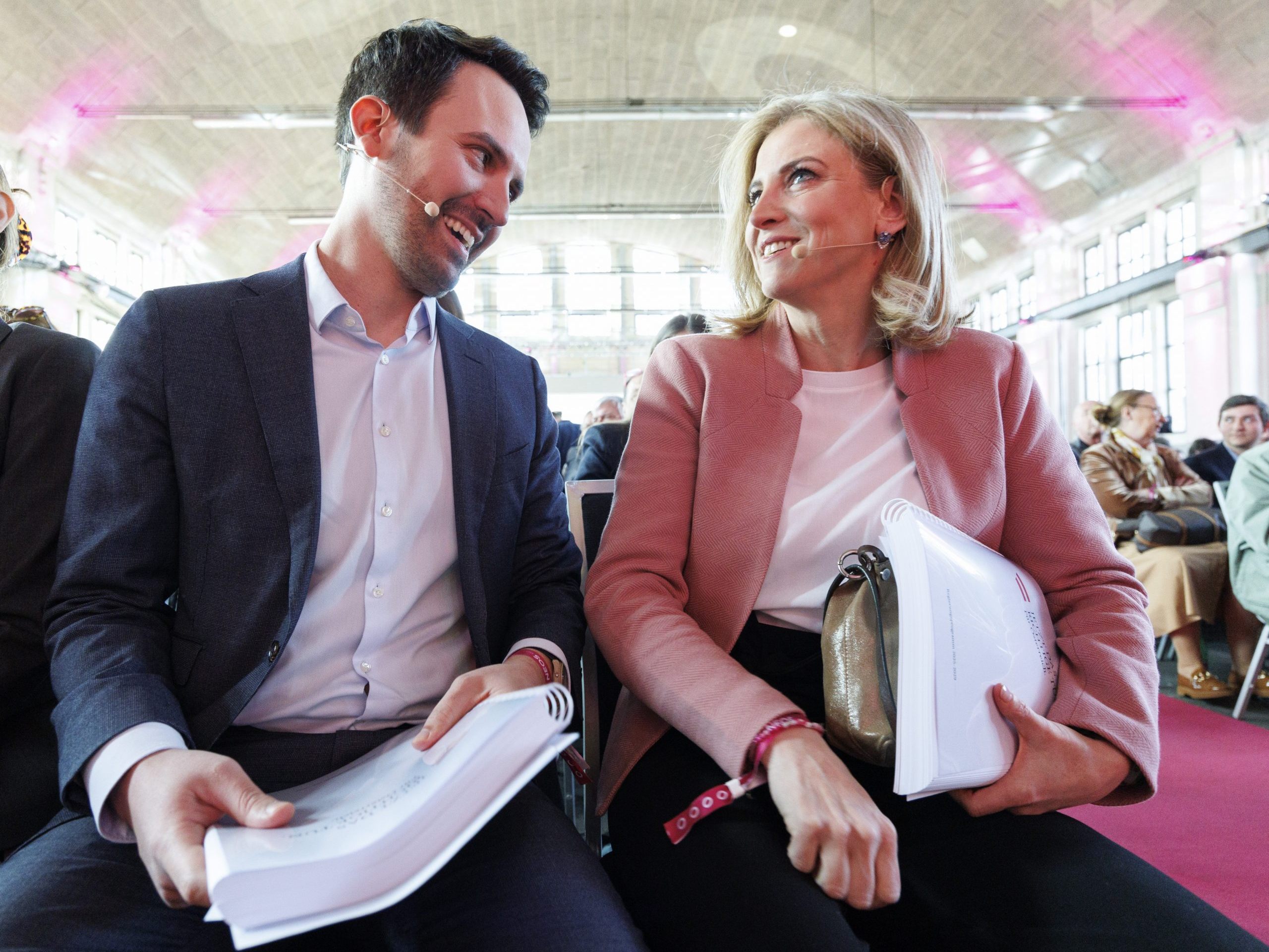 Die NEOS halten eine Landesmitgliederversammlung ab. Die NEOS halten eine Landesmitgliederversammlung ab.