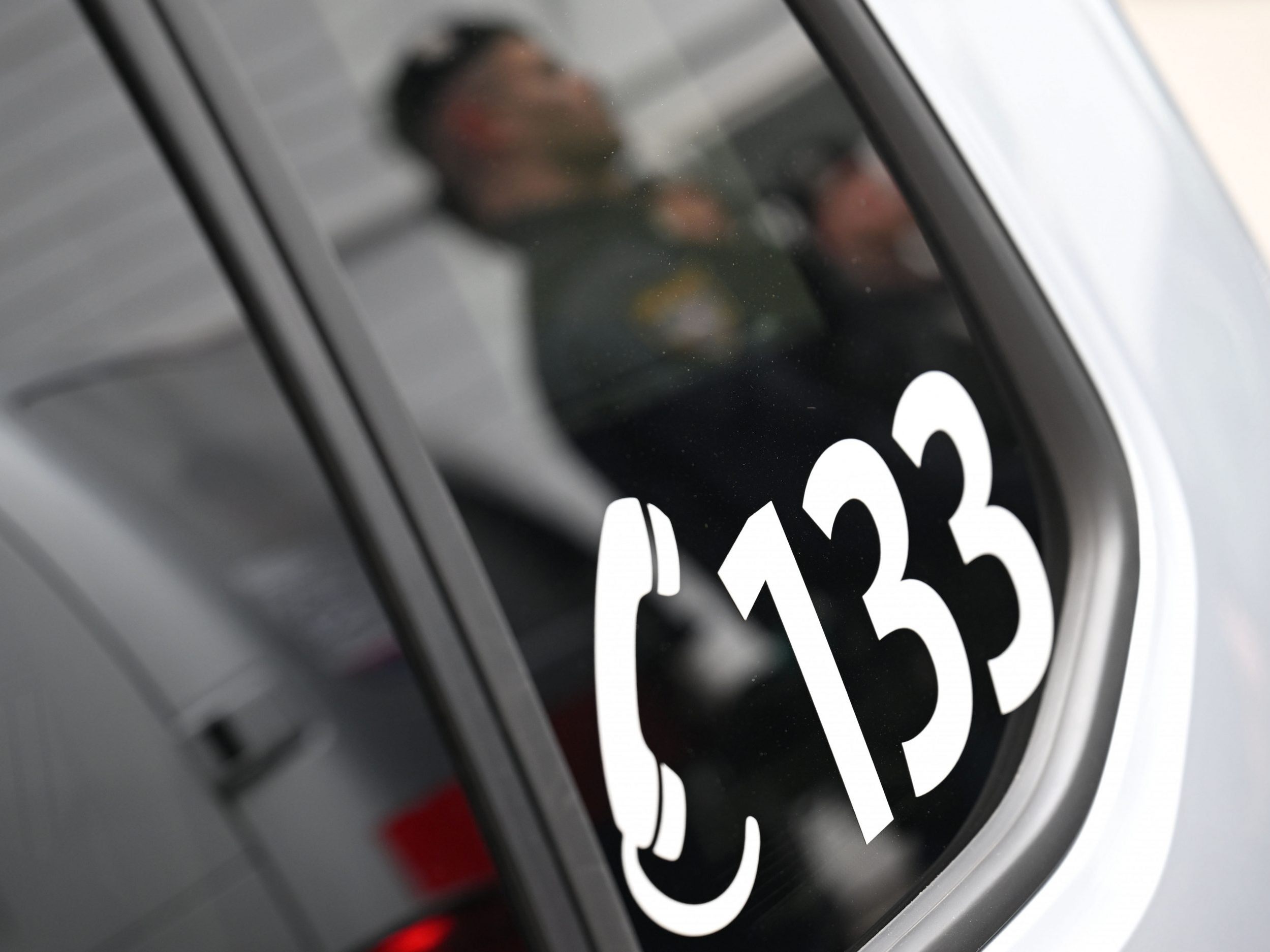 Der Mann soll eine Geldkassette aus einer unbesetzten Kassa gestohlen haben.