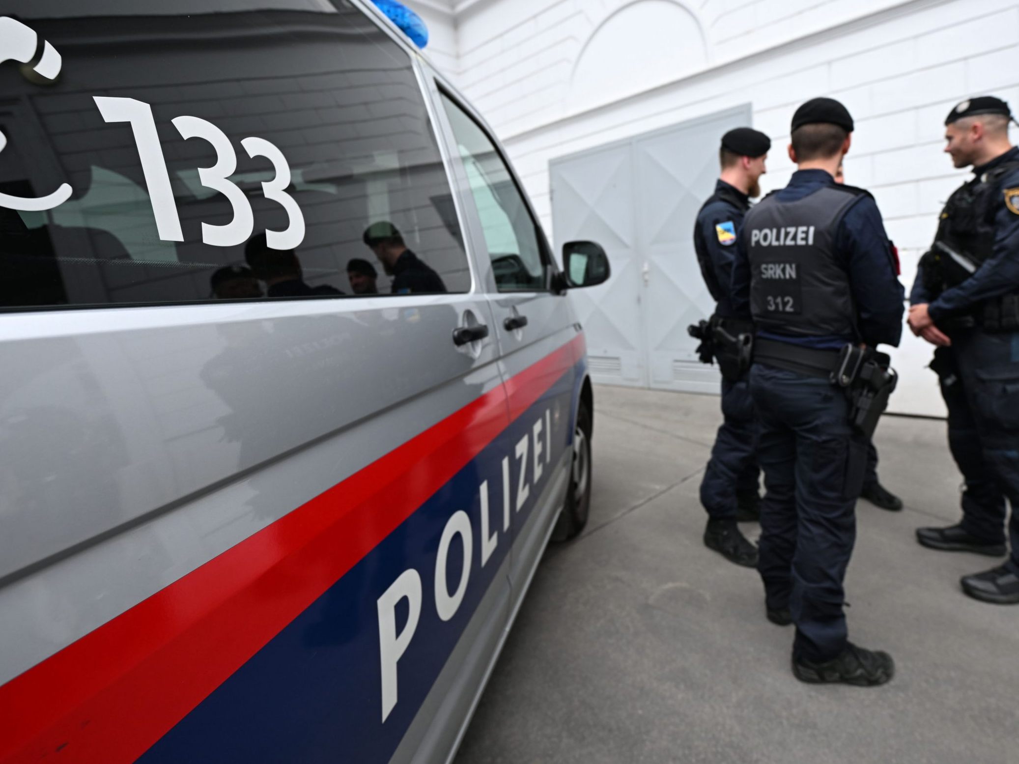 Das Landeskriminalamt Wien, Ermittlungsdienst, hat die Ermittlungen übernommen. Das Landeskriminalamt Wien, Ermittlungsdienst, hat die Ermittlungen übernommen.