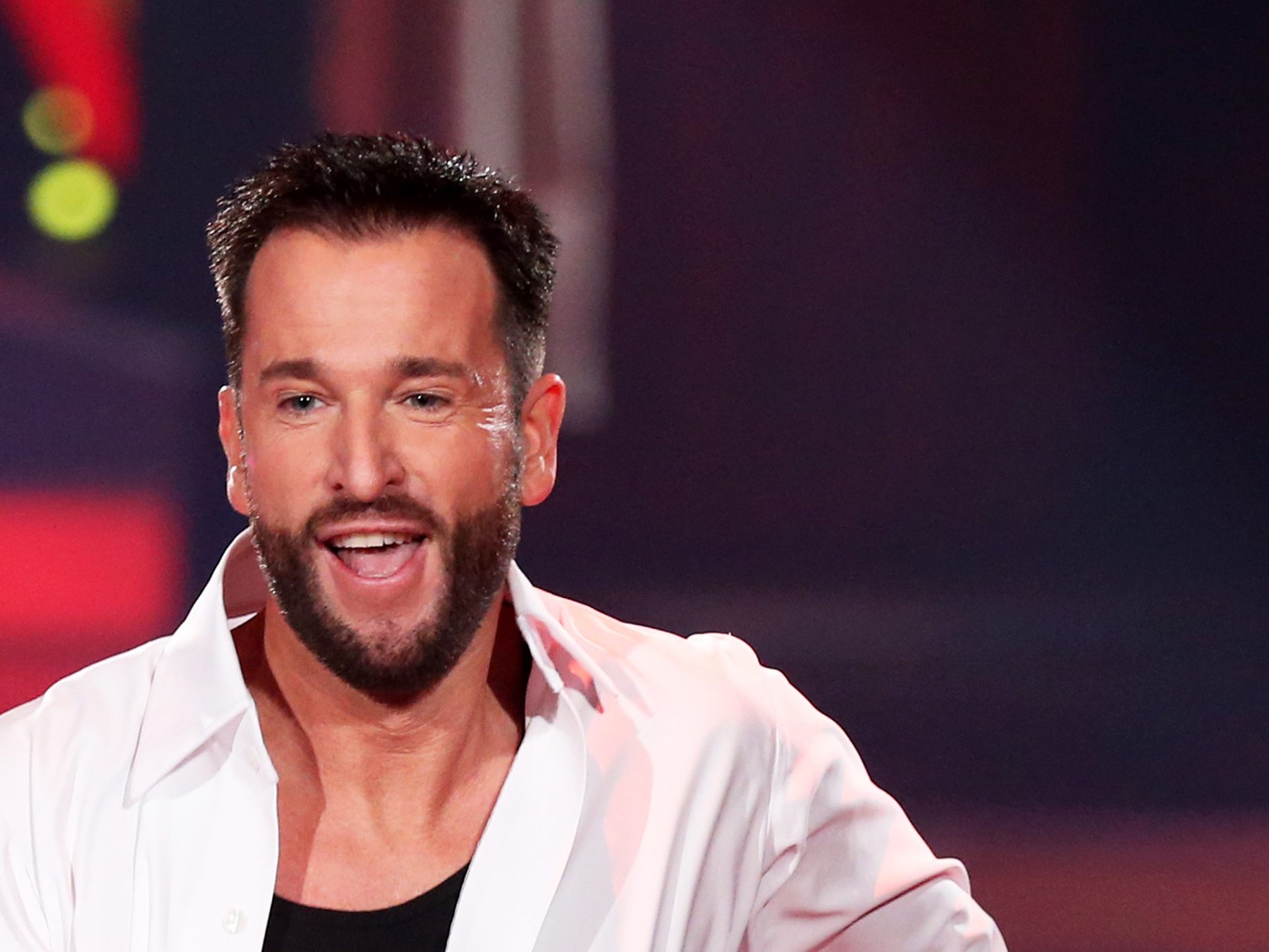 Michael Wendler feiert Comeback in Bochum. Eventim verteidigt Ticketverkauf trotz Kritik. Kontroverse um Kunstfreiheit und Demokratie. (APA/DPA/ROLF VENNENBERND)