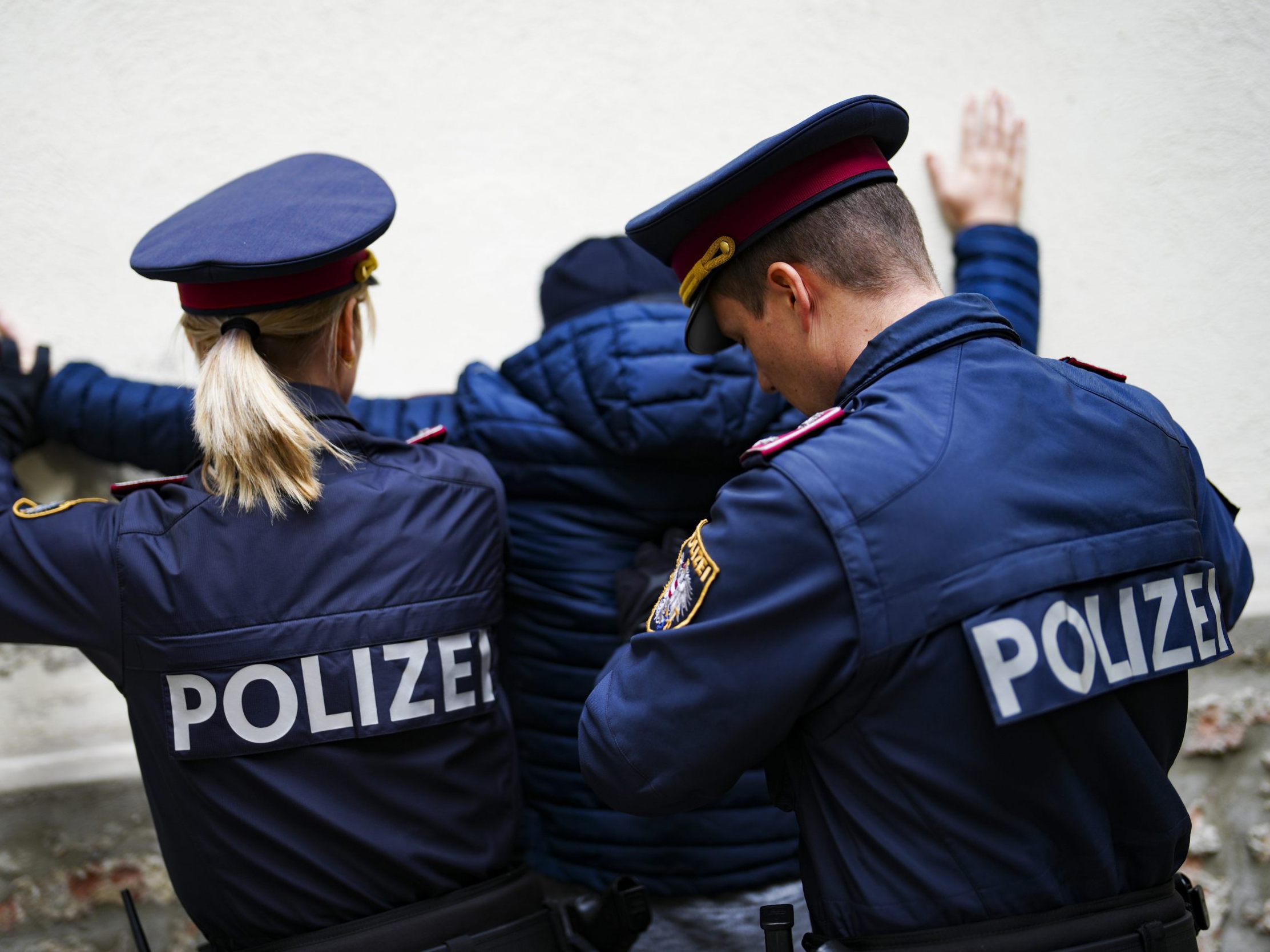 Der Drogendealer wurde festgenommen. Der Drogendealer wurde festgenommen.