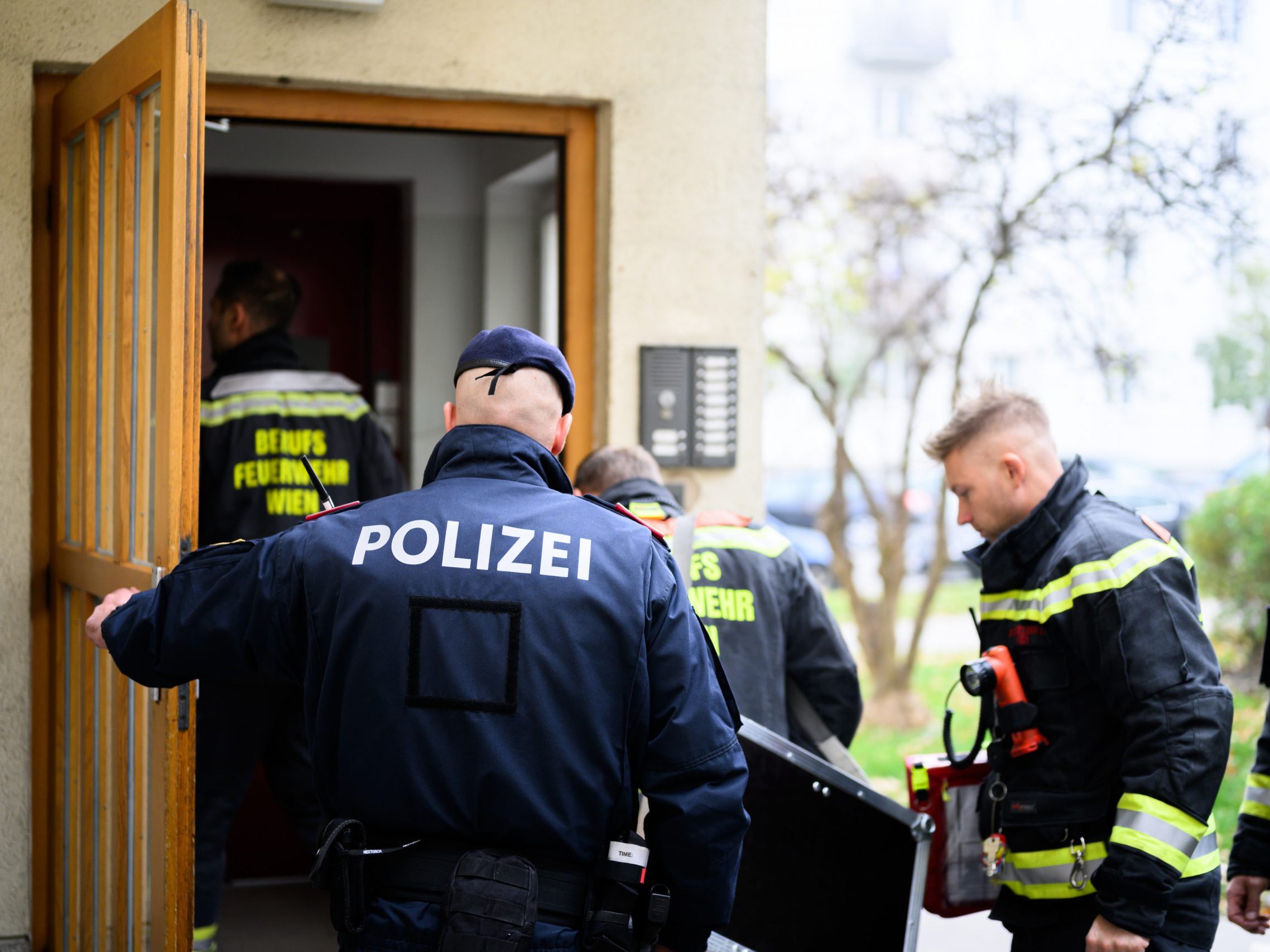 Im November schnitt eine 21-Jährige ihrem Sohn die Kehle durch - jetzt muss sie sich vor Gericht verantworten. Im November schnitt eine 21-Jährige ihrem Sohn die Kehle durch - jetzt muss sie sich vor Gericht verantworten.