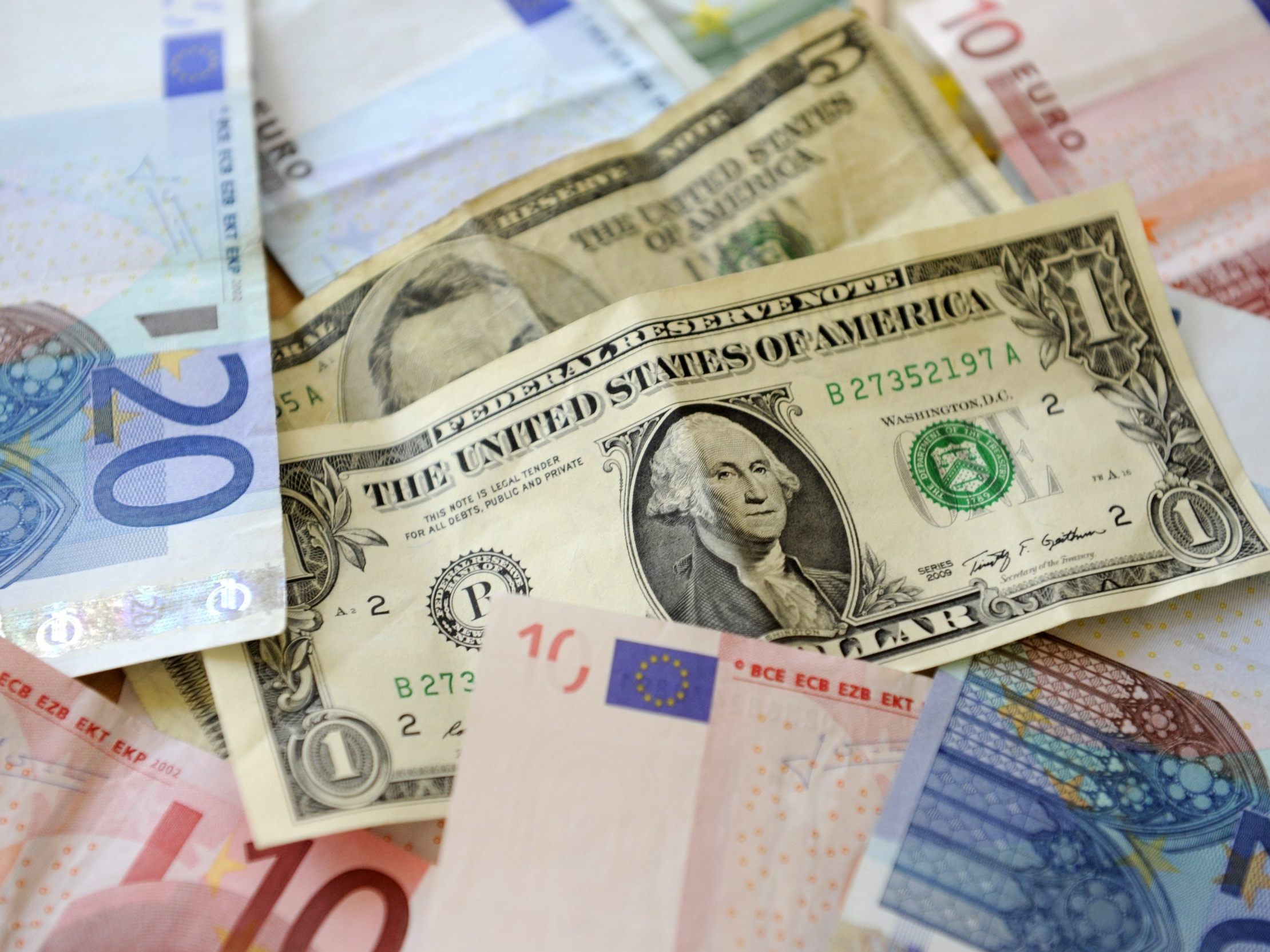 Zahlreiche Menschen verabschiedeten sich aus dem Klub der Dollarmillionäre.