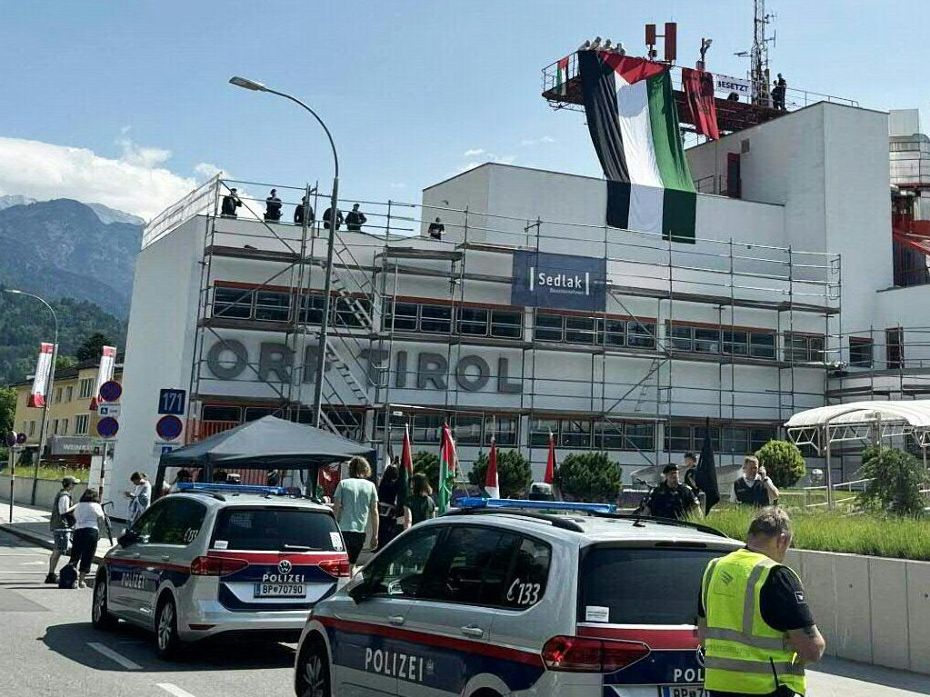 Pro-Palästina-Aktivisten kamen zu ORF in Innsbruck.